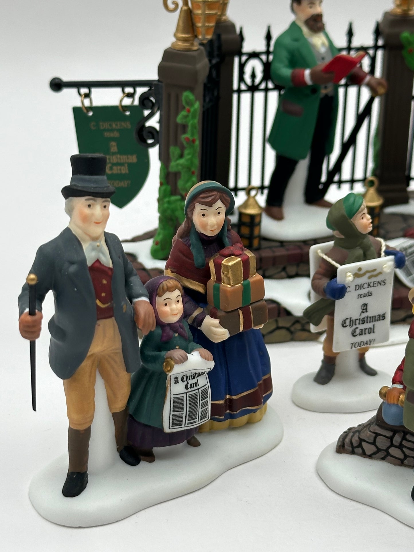 Department 56 - A Christmas Carol Reading By Charles Dickens - Dickens' Village
