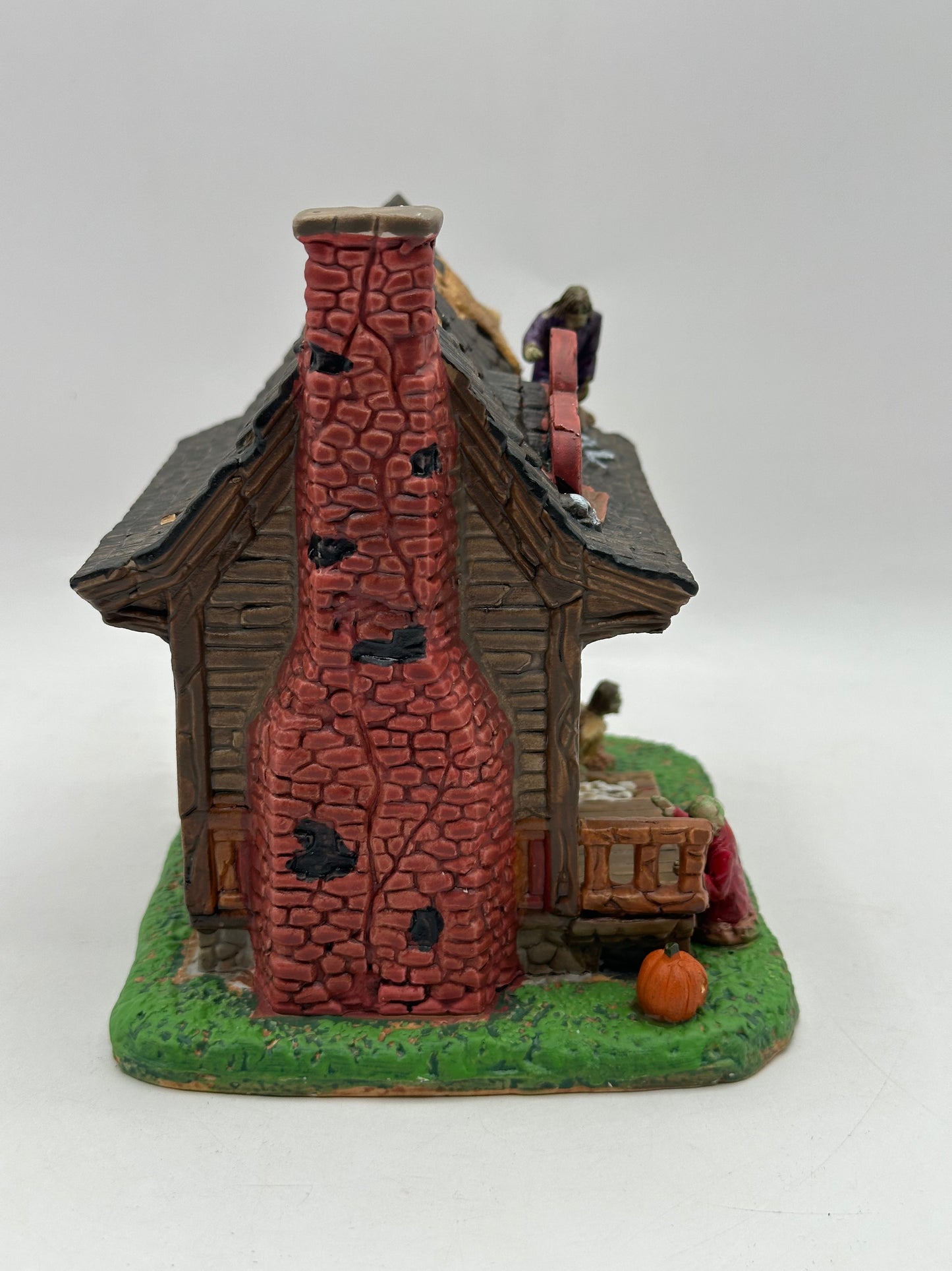 Lemax Spooky Town - Creepy Cabin