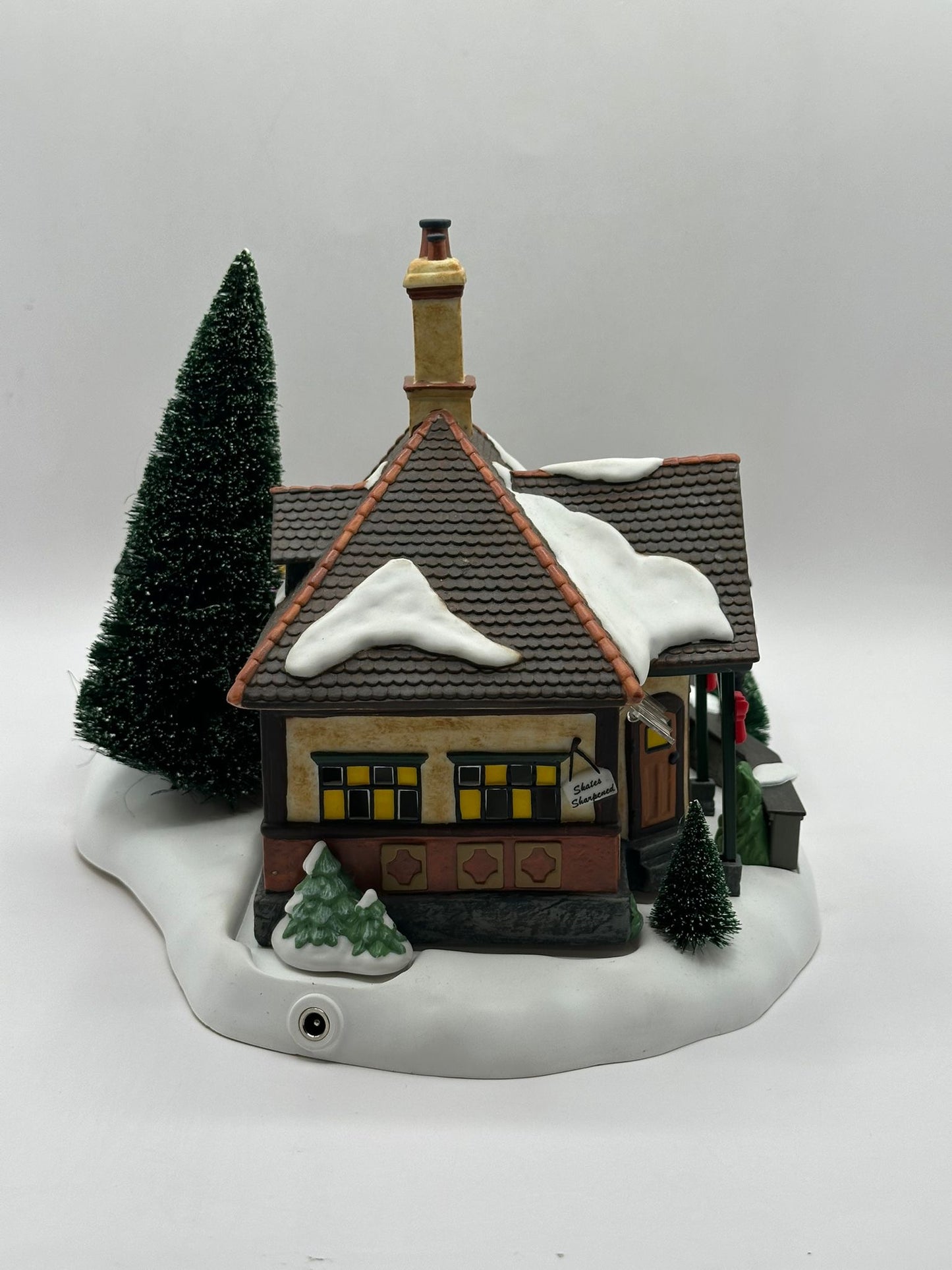Department 56 - London Skating Club - Dickens' Village