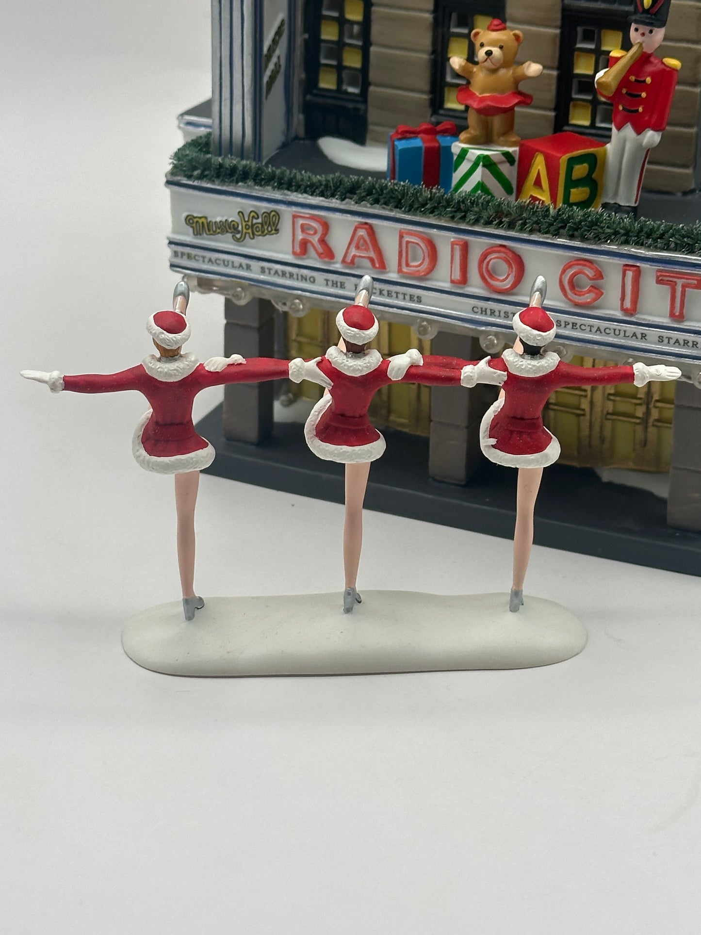 Department 56 - Radio City Music Hall with Radio City Rockettes - Christmas in the City