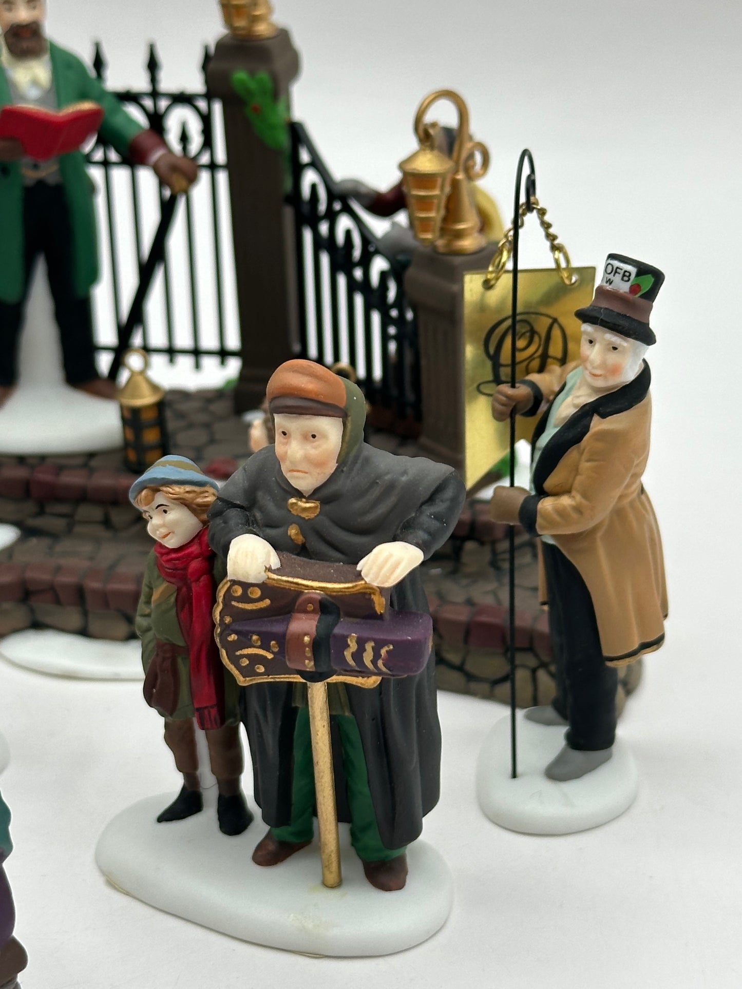 Department 56 - A Christmas Carol Reading By Charles Dickens - Dickens' Village
