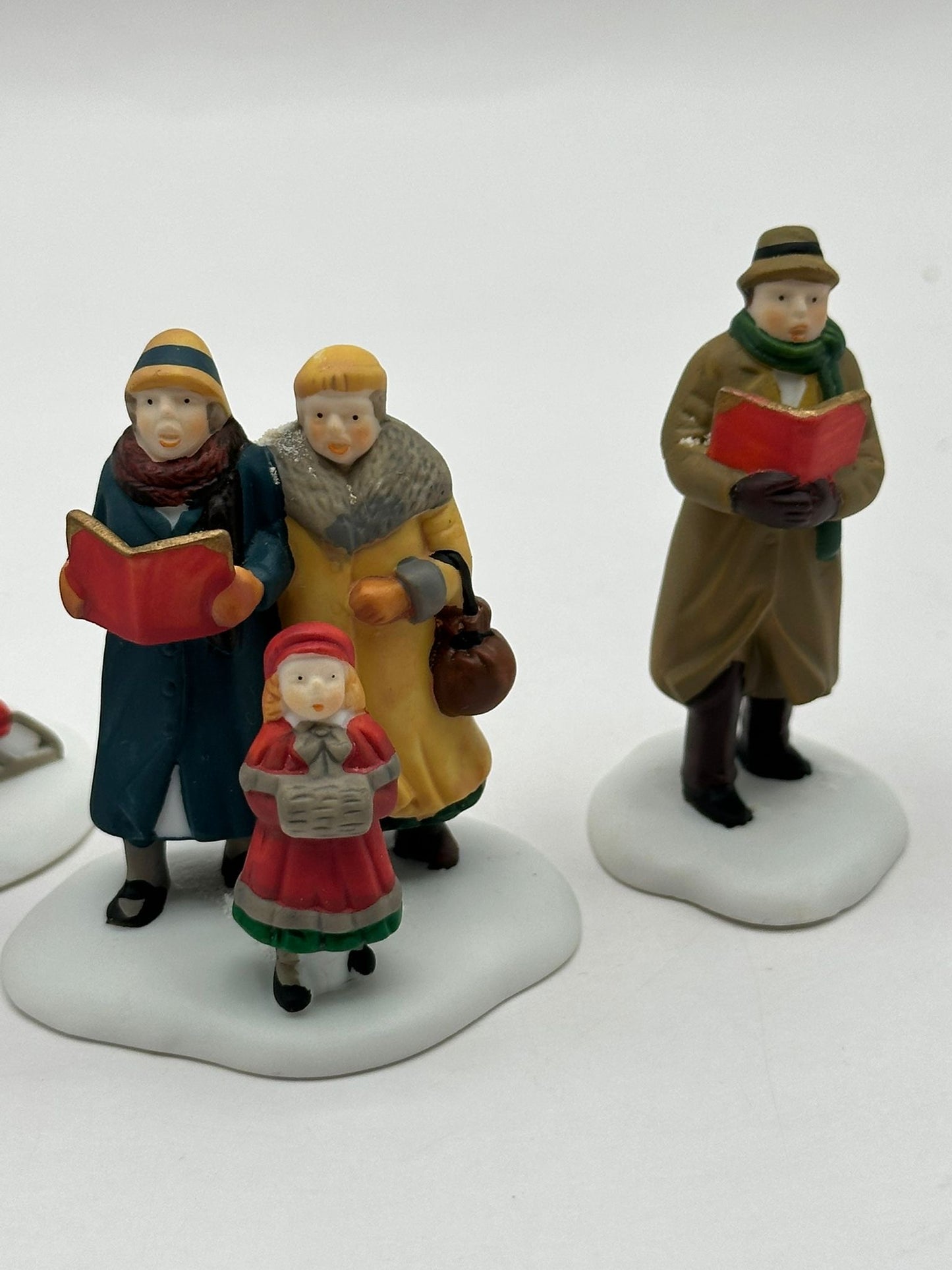 Department 56 - Caroling Thru The City - Christmas in the City