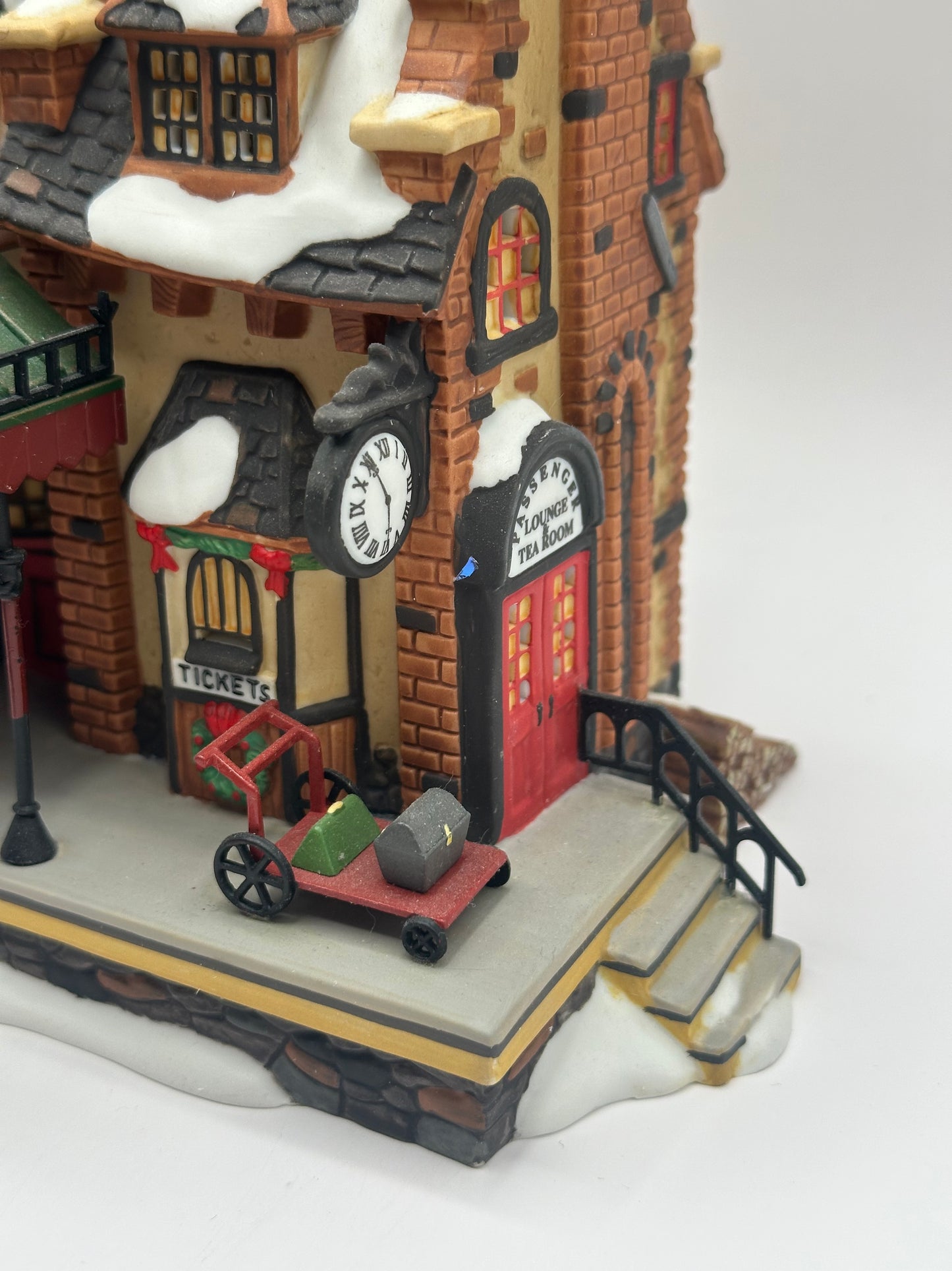 Department 56 - Old Queensbridge Station - Dickens' Village