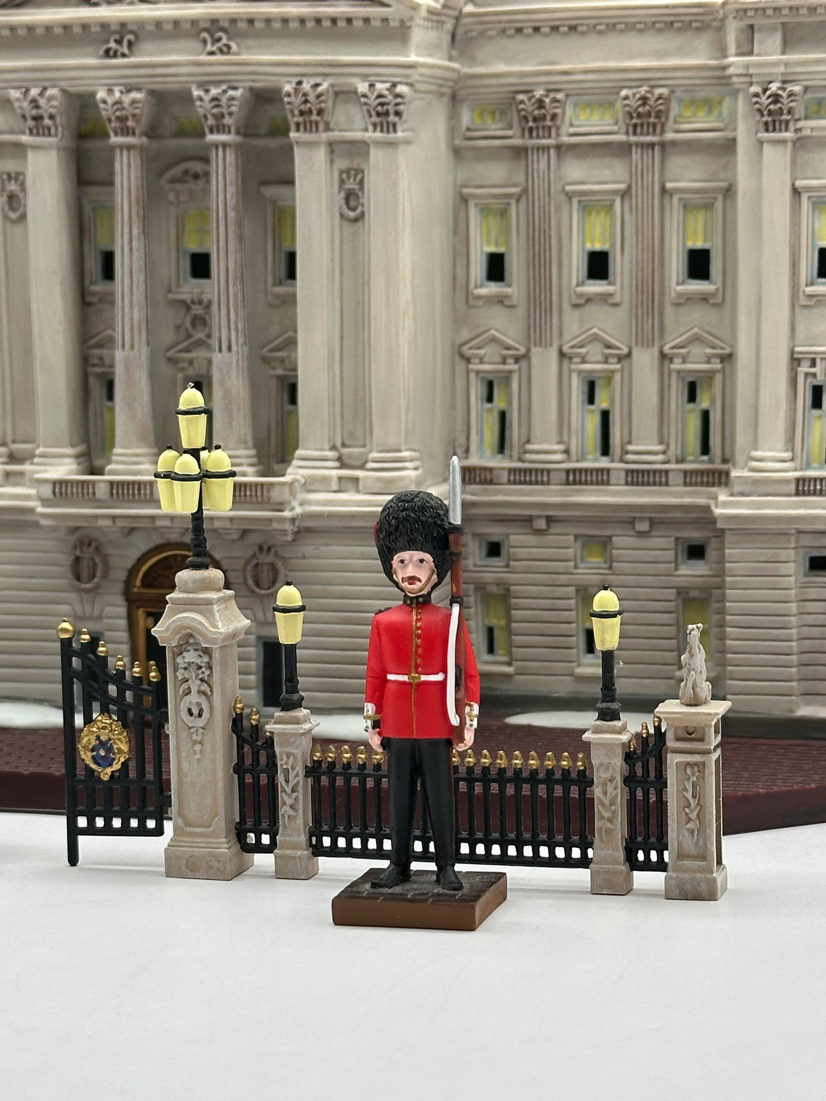 Department 56 - Buckingham Palace - Dickens' Village