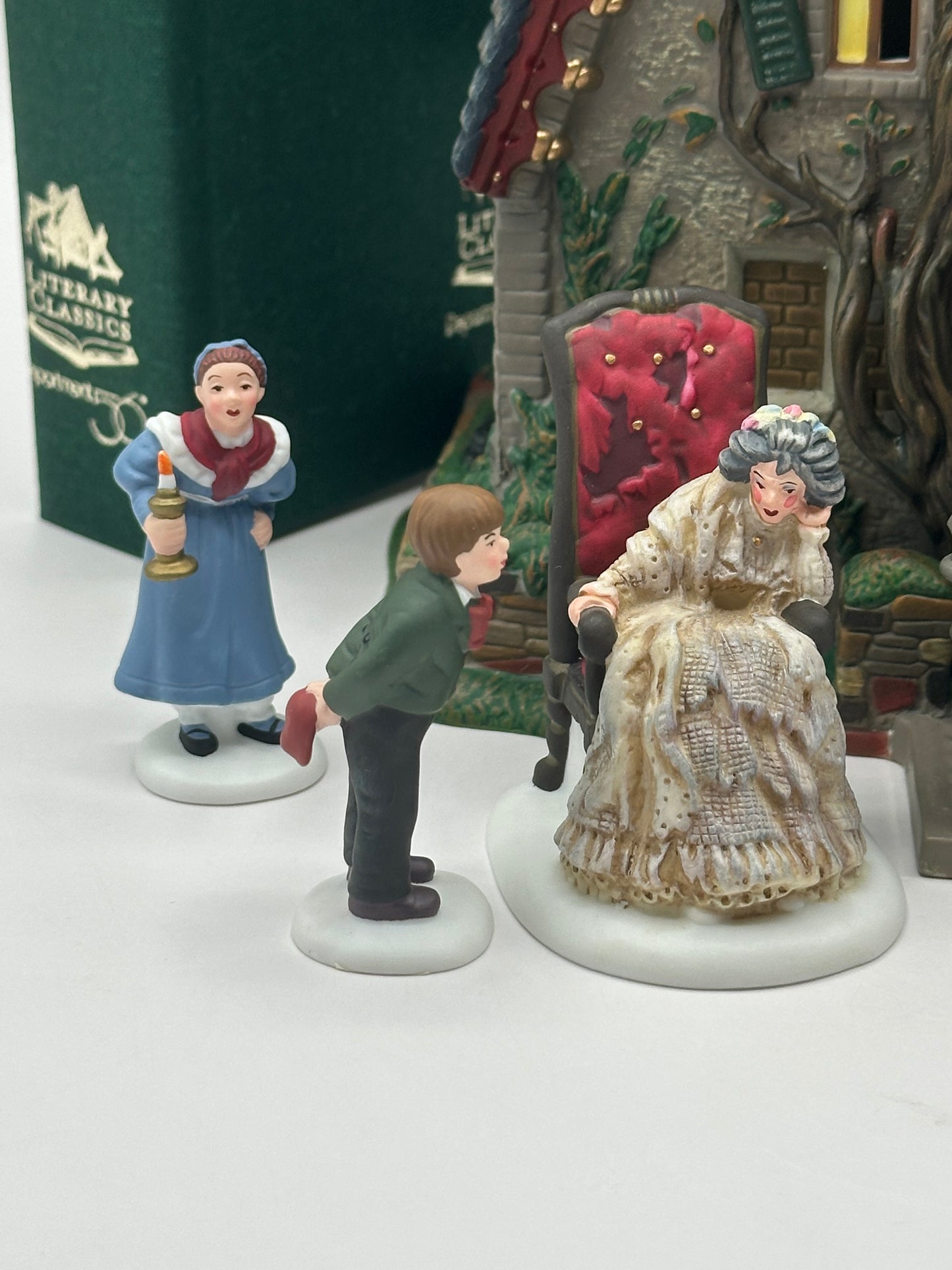 Department 56 - Great Expectations - Satis Manor - Literary Classics