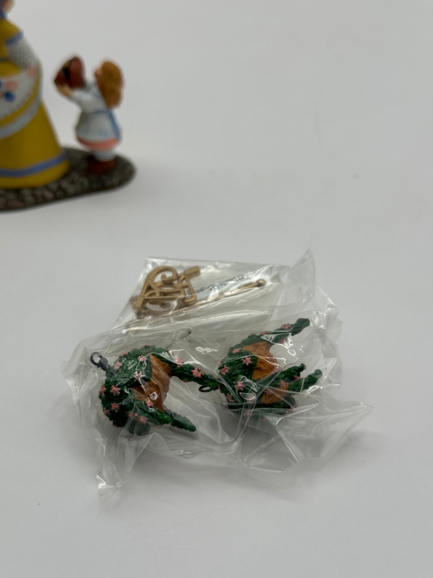 Dept 56 Dickens’ Village Aldeburgh Music Box Gift Shop