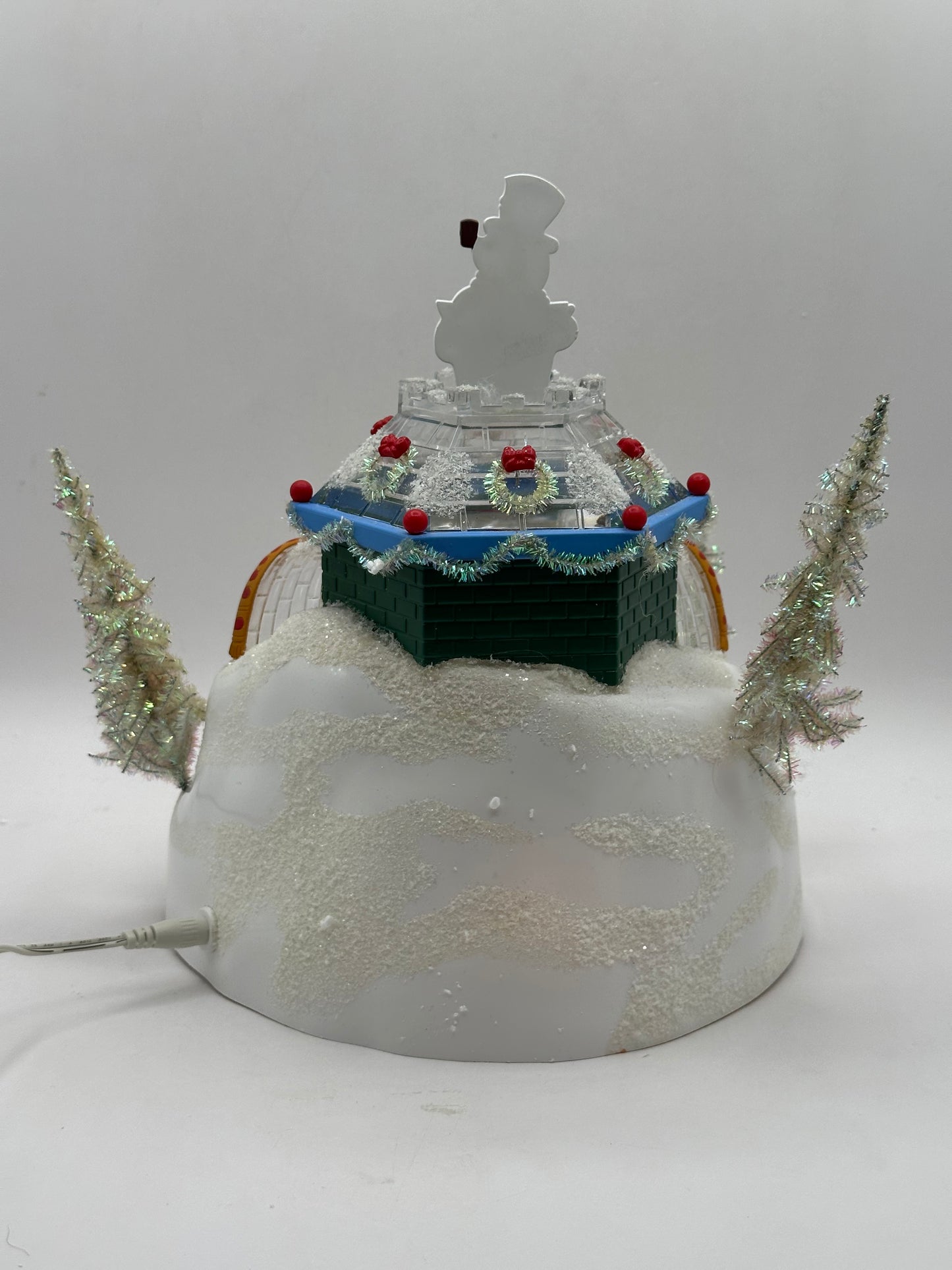 Department 56 - Frosty's Sleds 'N Saucers - North Pole Series