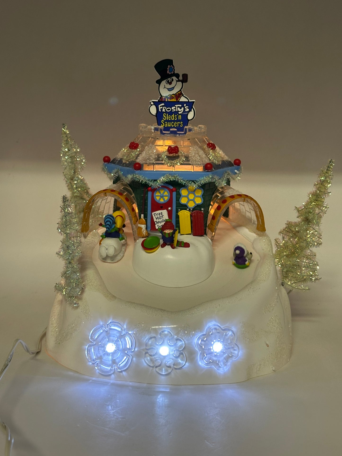 Department 56 - Frosty's Sleds 'N Saucers - North Pole Series