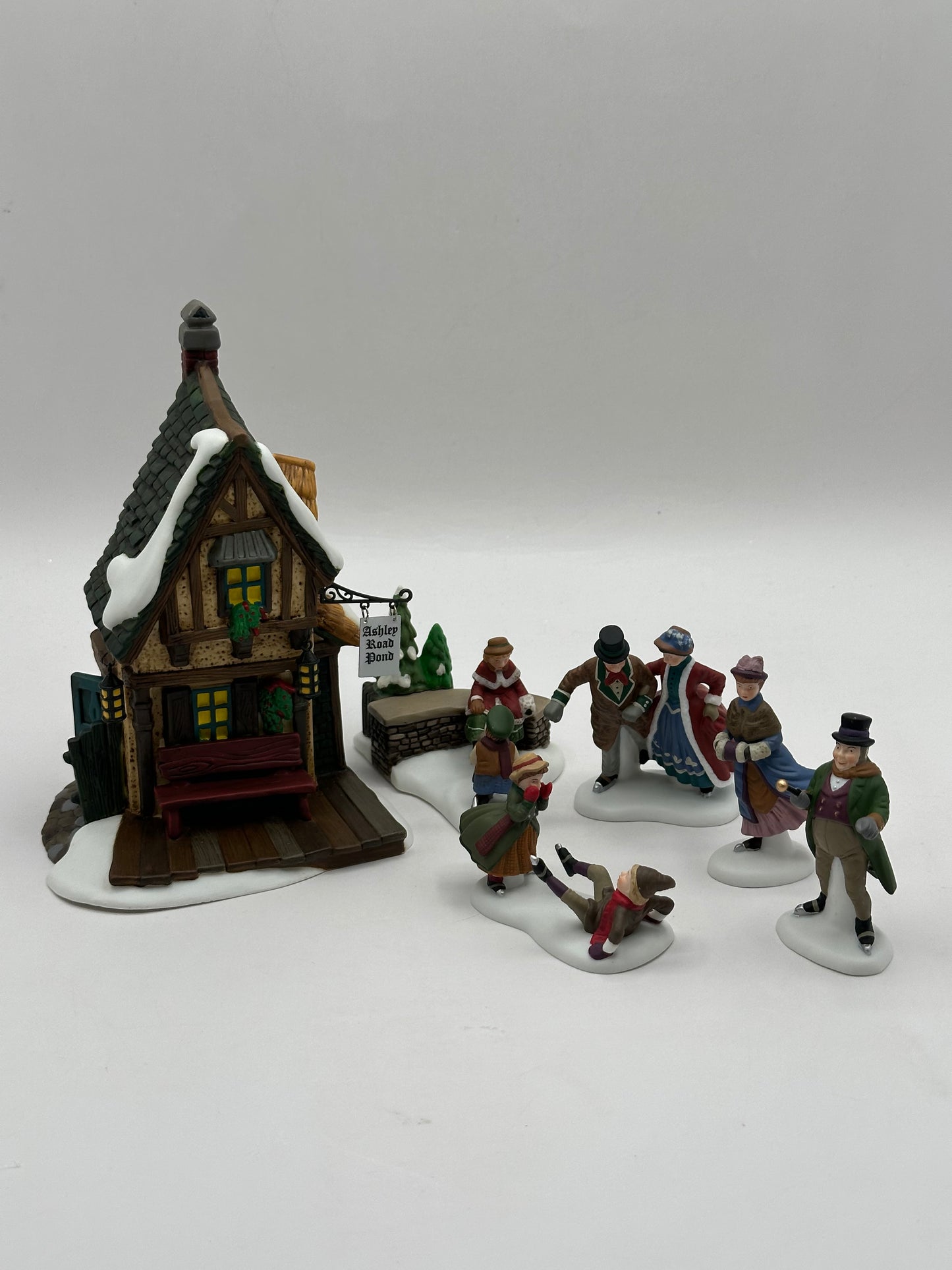 Department 56 - Ashley Pond Skating Party - Dickens' Village