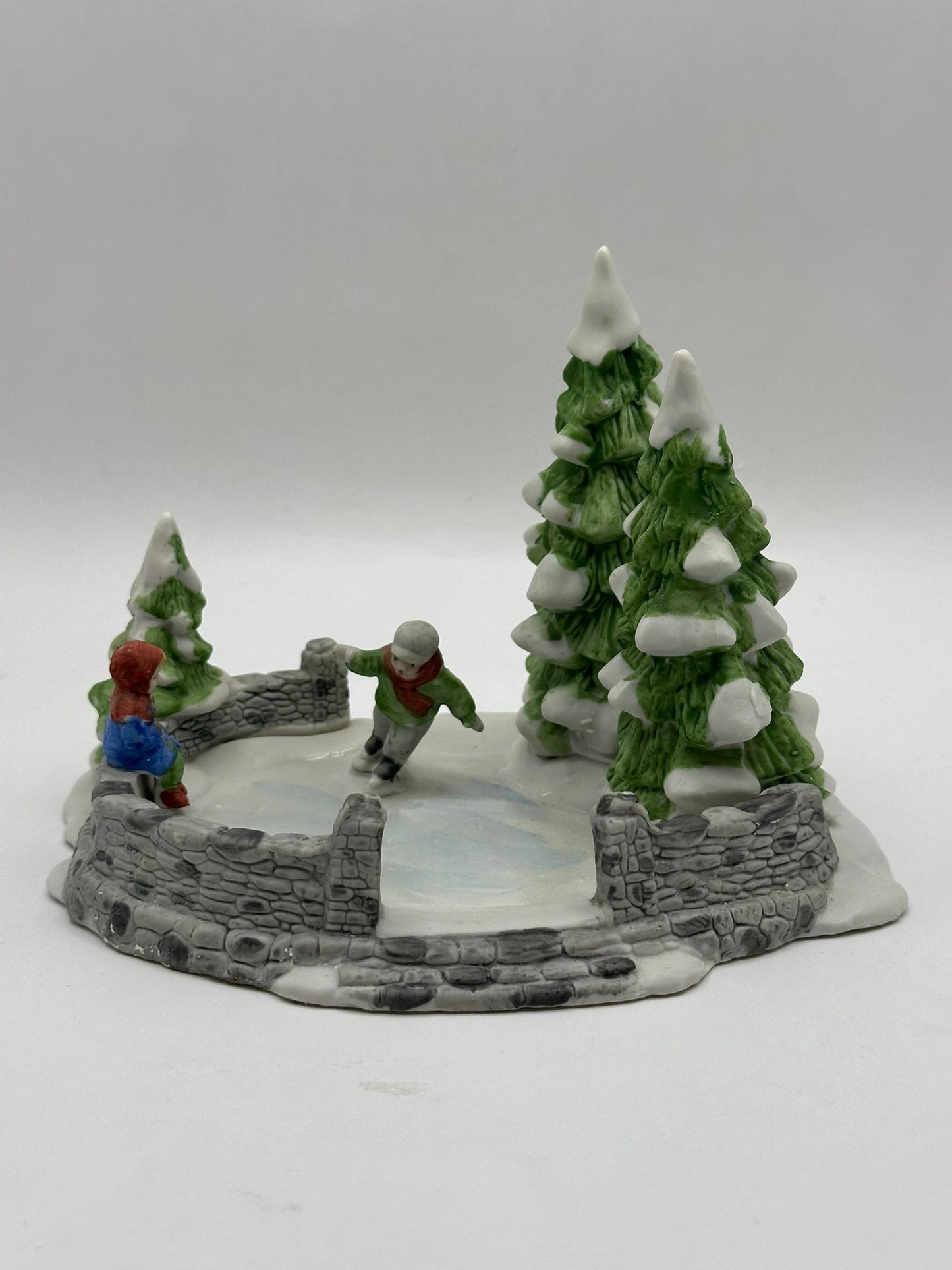 Department 56 - Skating Pond - Christmas in the City