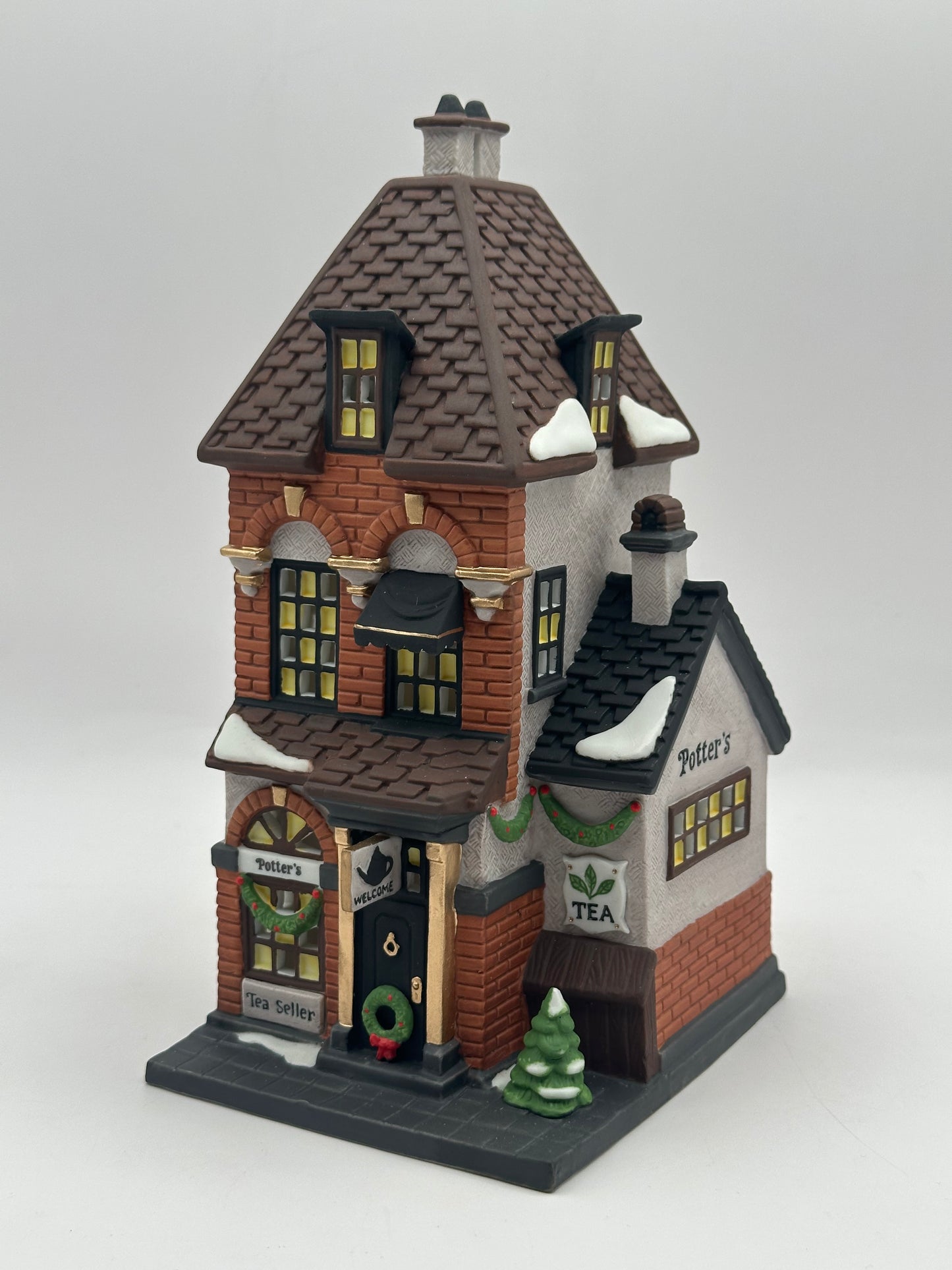 Department 56 - Potter's Tea Seller - Christmas in the City