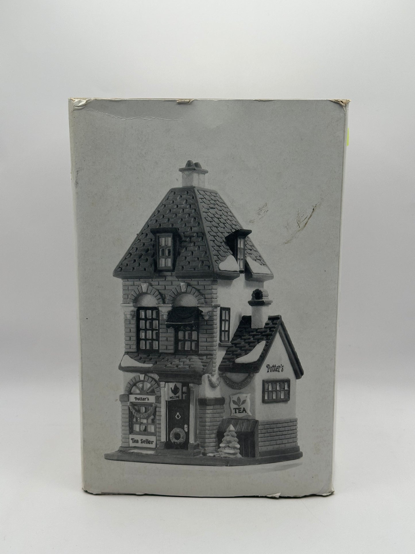 Department 56 - Potter's Tea Seller - Christmas in the City