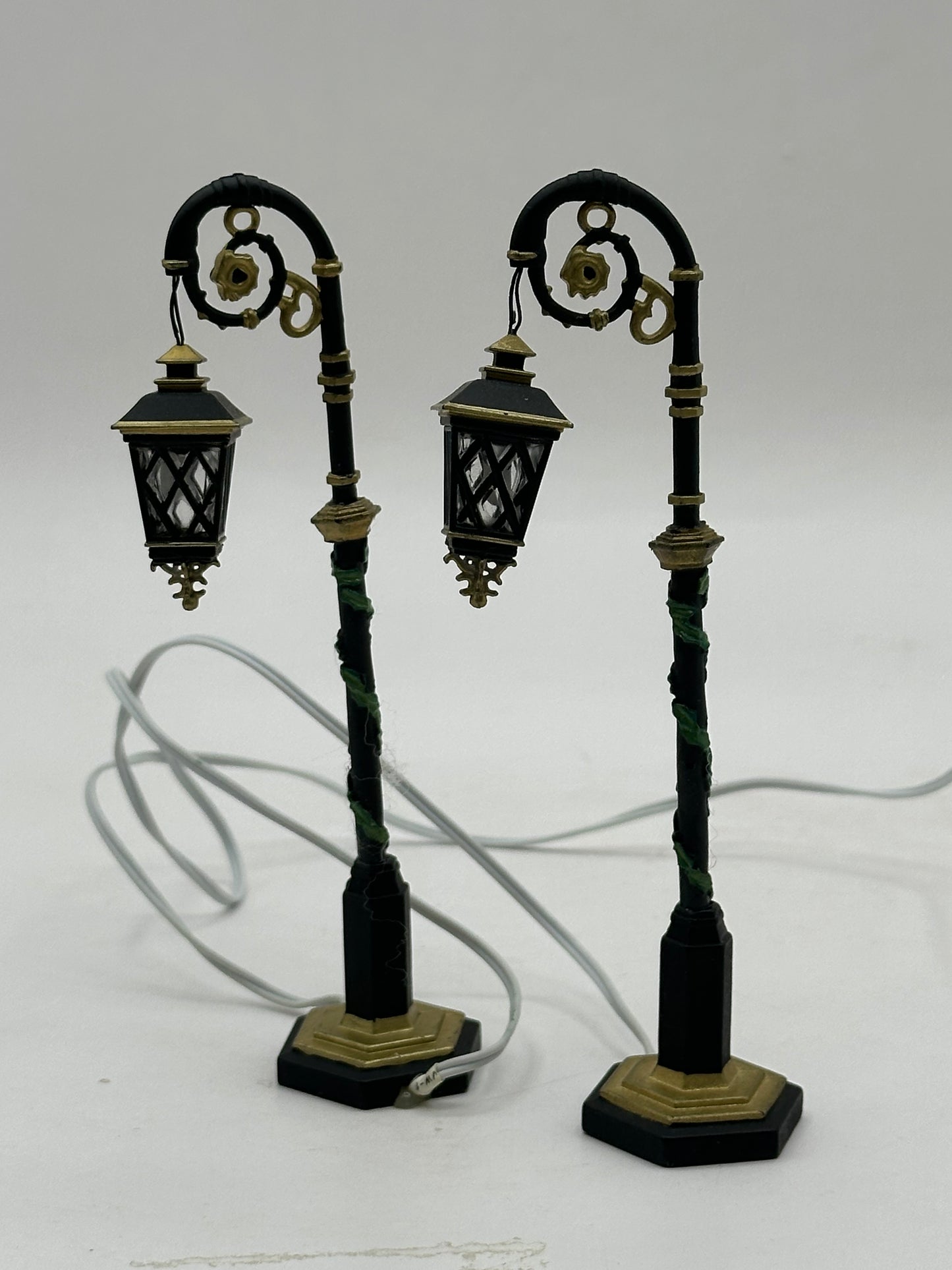 Department 56 - Ornate Street Lamps - Village Accessories
