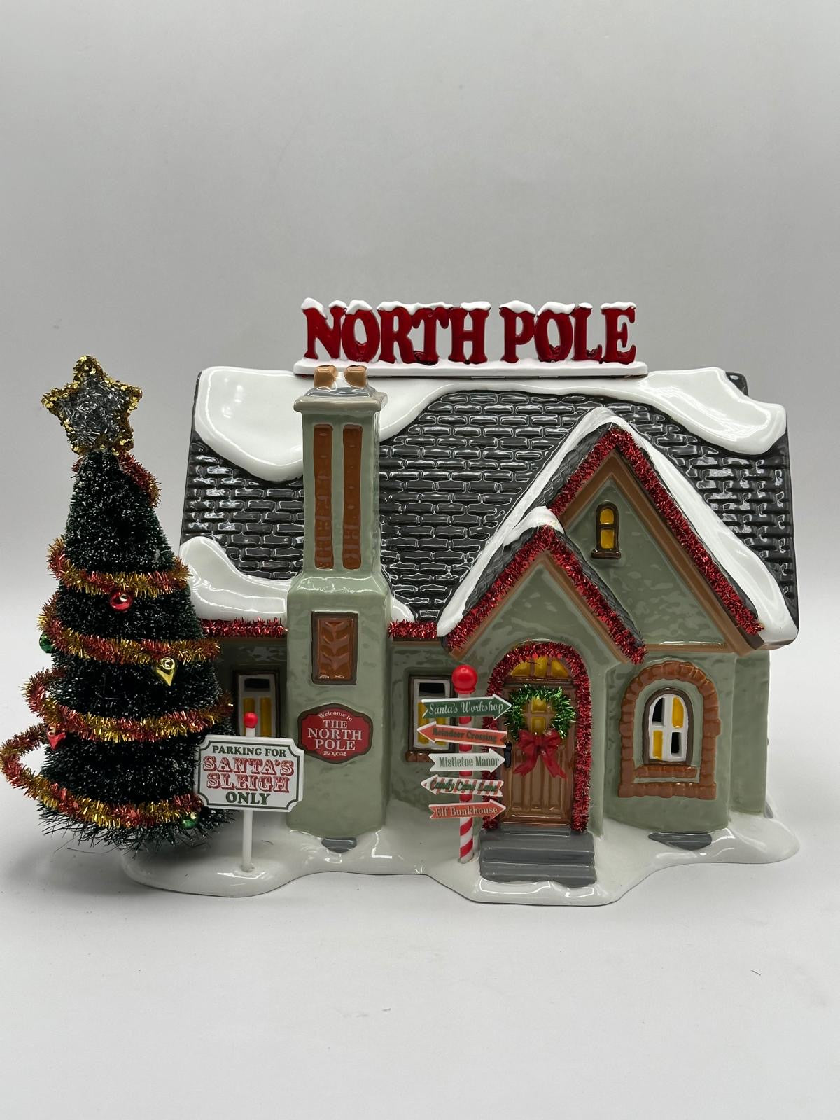 Department 56 - The North Pole House (Christmas Lane) - Original Snow Village