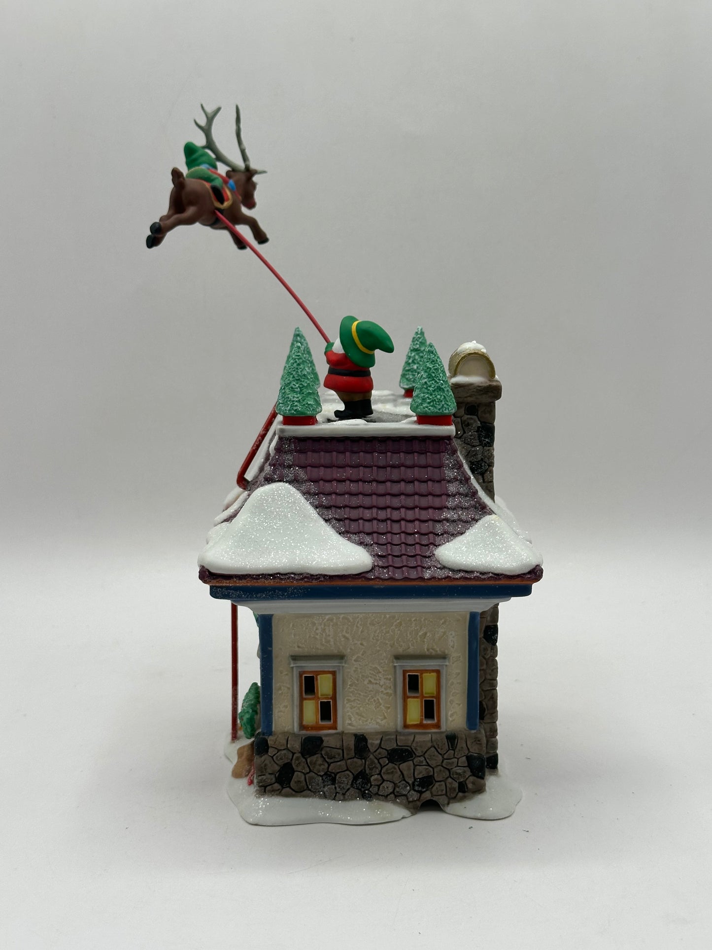Department 56 - Santa's Reindeer Rides - North Pole Series