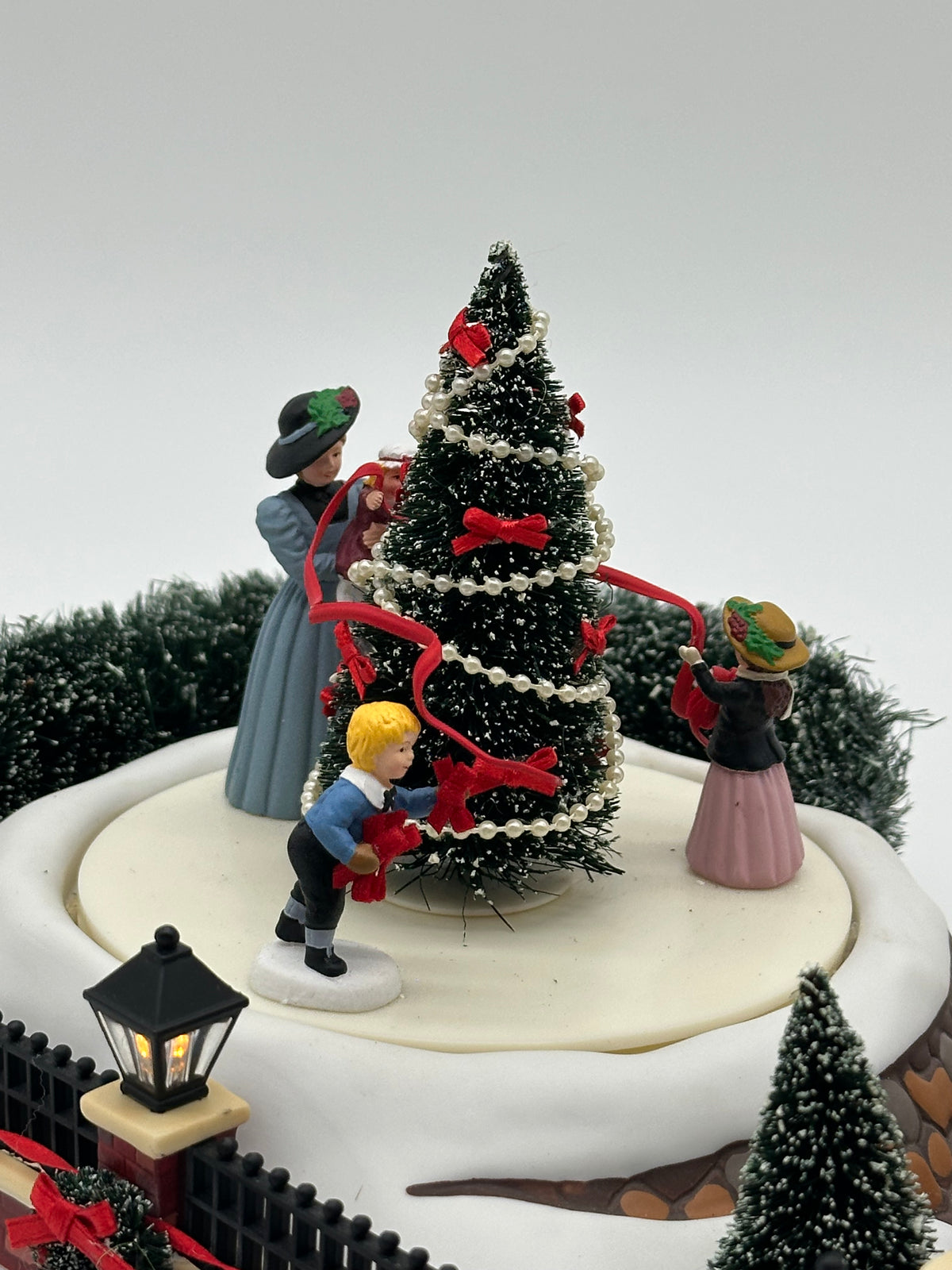 Department 56 - Victorian Christmas Scene - Dickens' Village