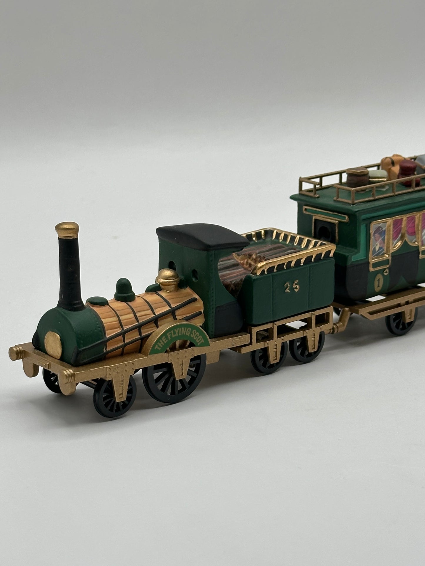 Department 56 - 'The Flying Scot' Train - Dickens' Village