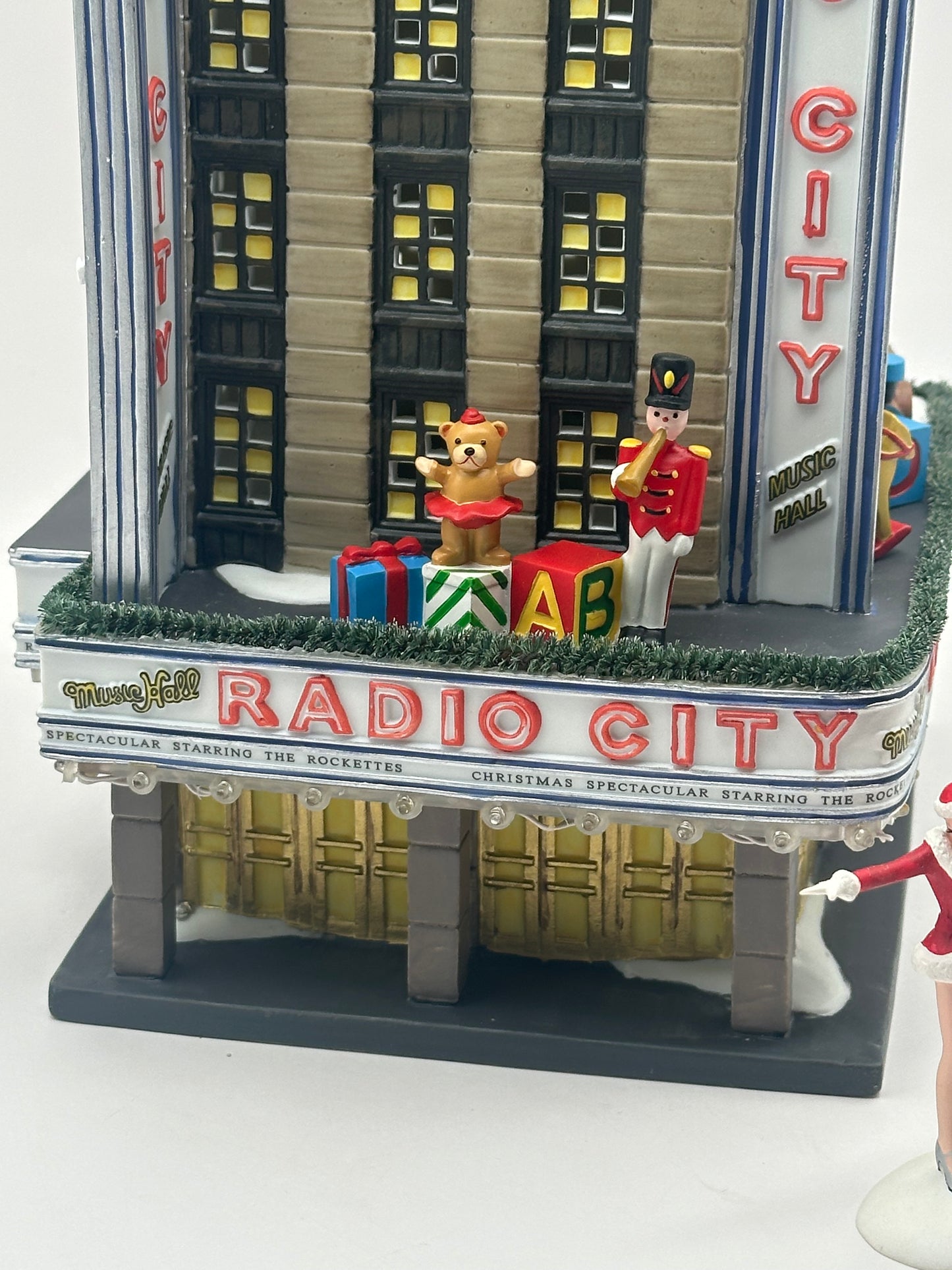 Department 56 - Radio City Music Hall with Radio City Rockettes - Christmas in the City