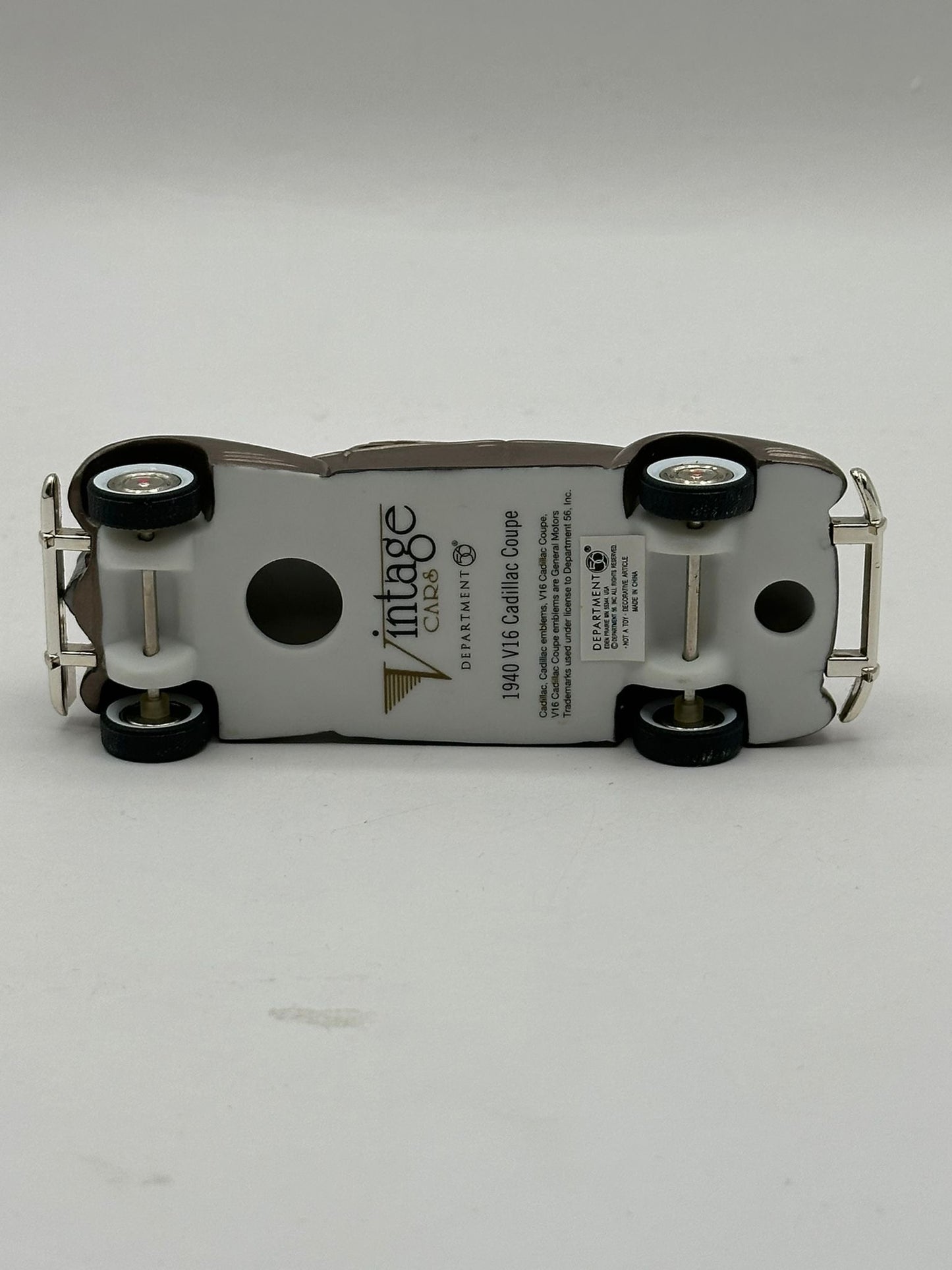 Department 56 - 1940 V16 Cadillac Coupe - Christmas in the City