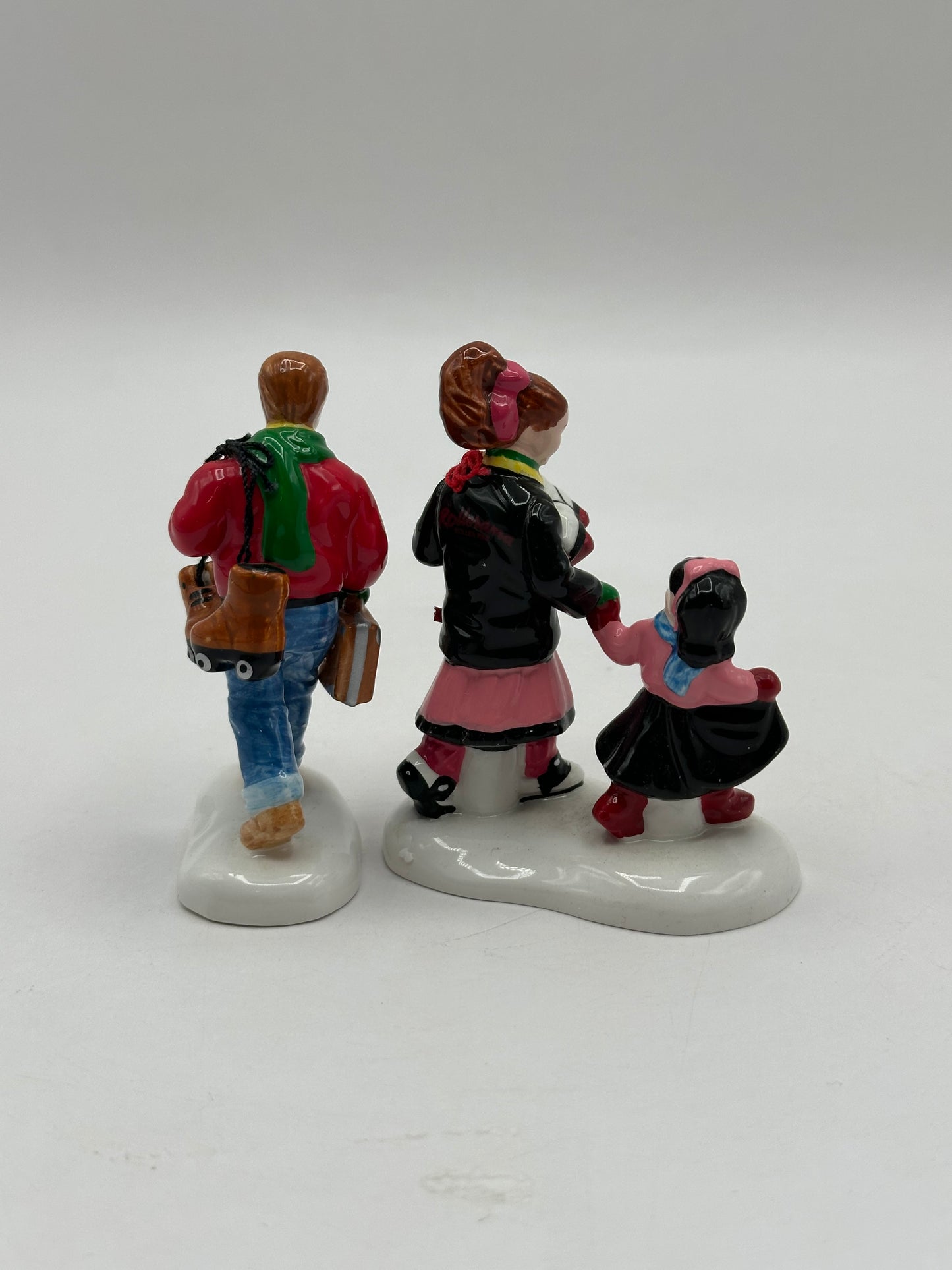 Department 56 - Everybody Goes Skating At Rollerama - Original Snow Village