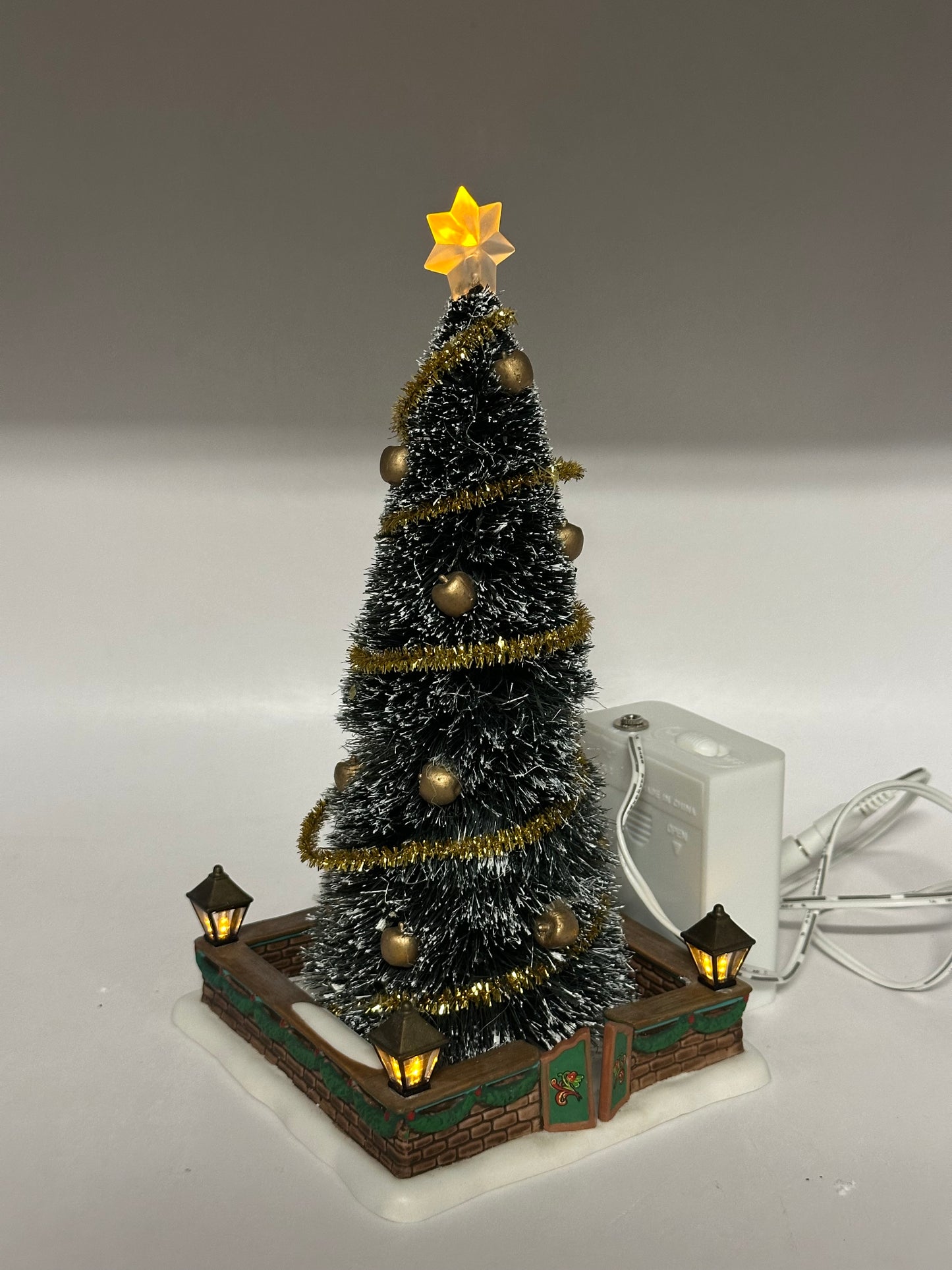 Department 56 - Market Square Town Tree - Alpine Village