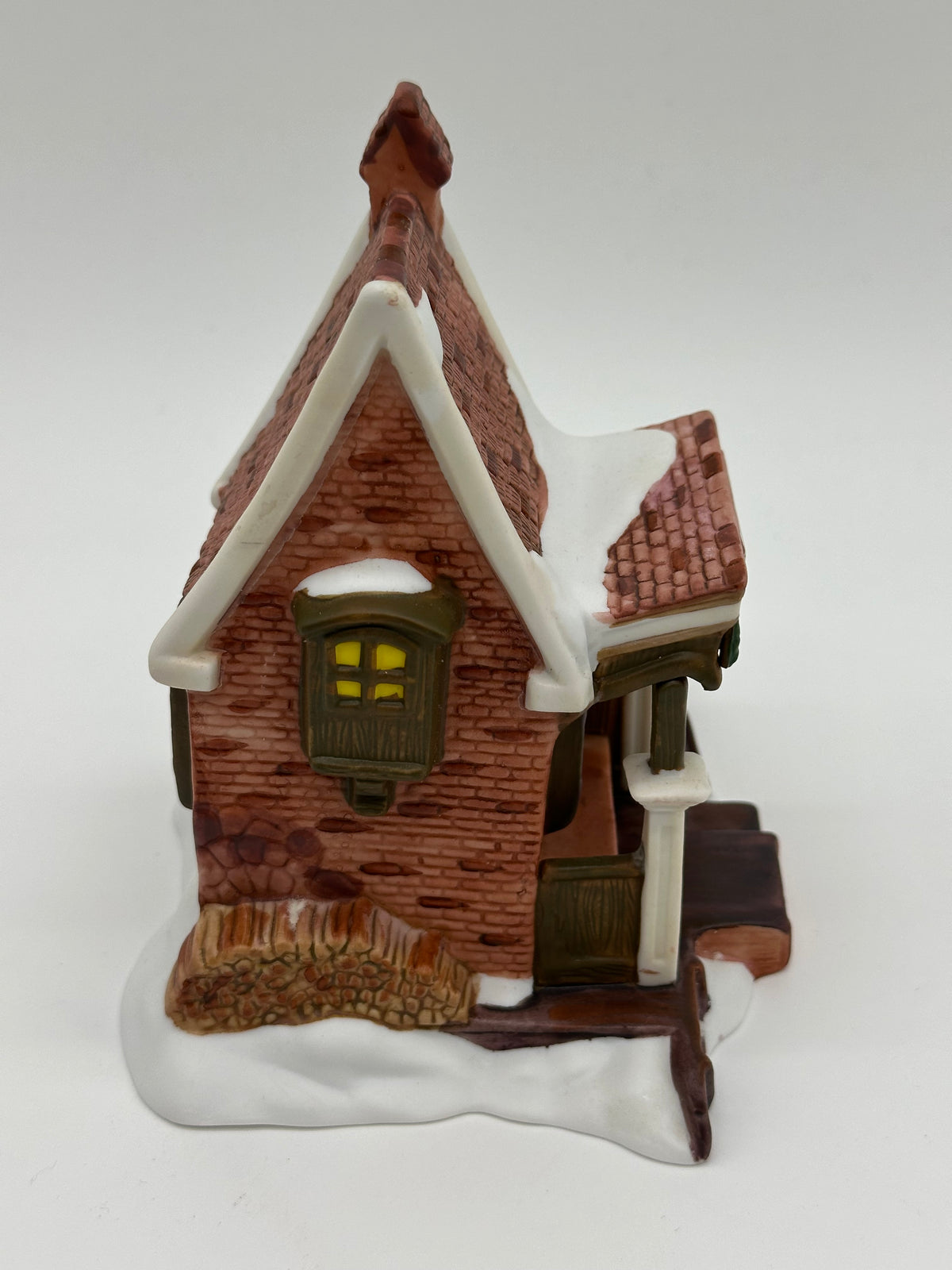Department 56 - Childe Pond and Skaters - Dickens’ Village