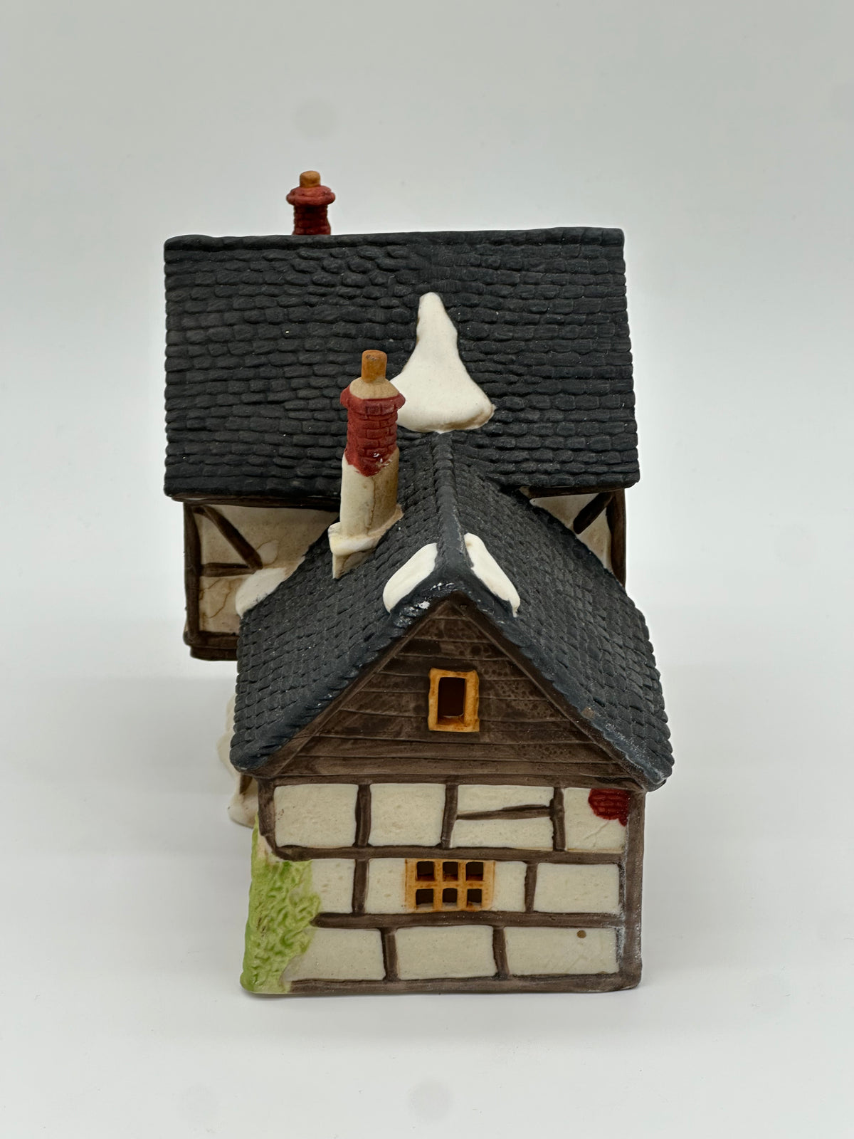 Department 56 - Tudor Cottage - Dickens' Village