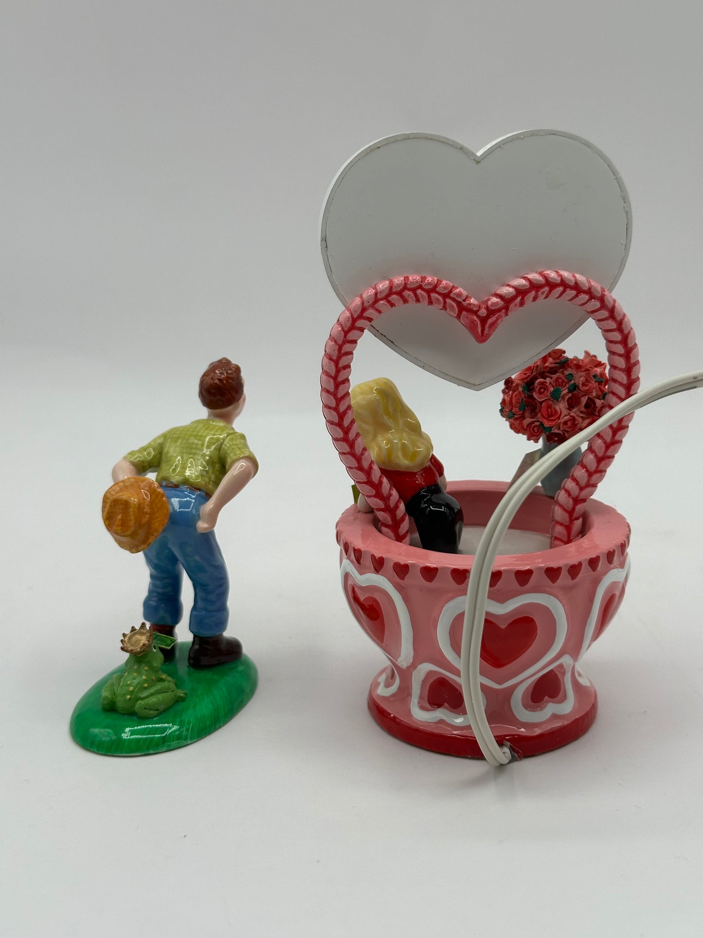 Dept 56 Original Snow Village Celebrate Love - Kisses 25 Cents