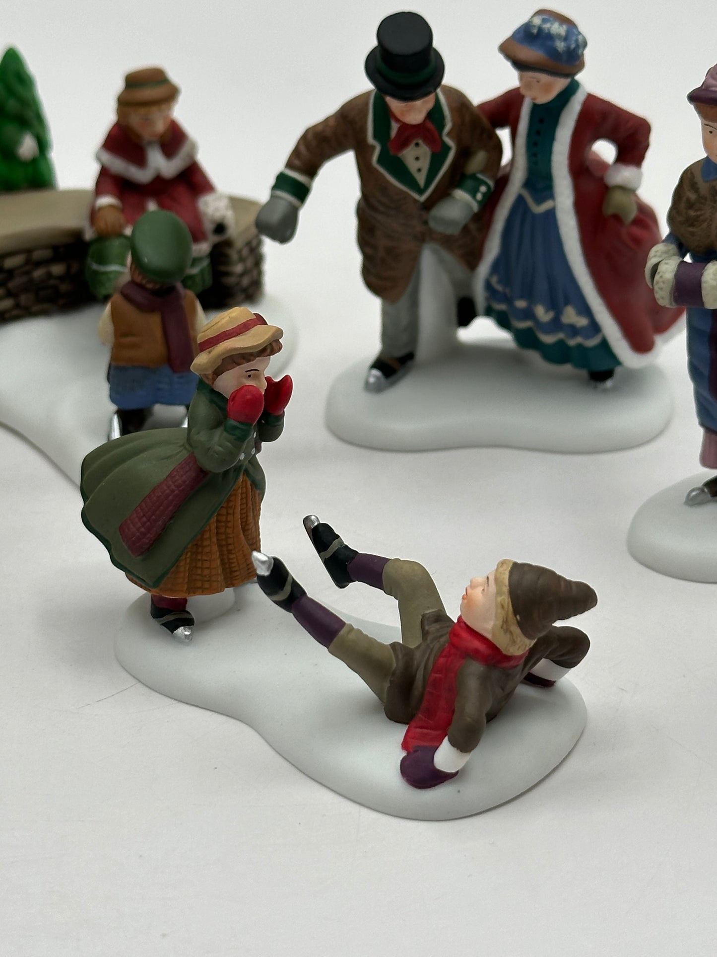 Department 56 - Ashley Pond Skating Party - Dickens' Village