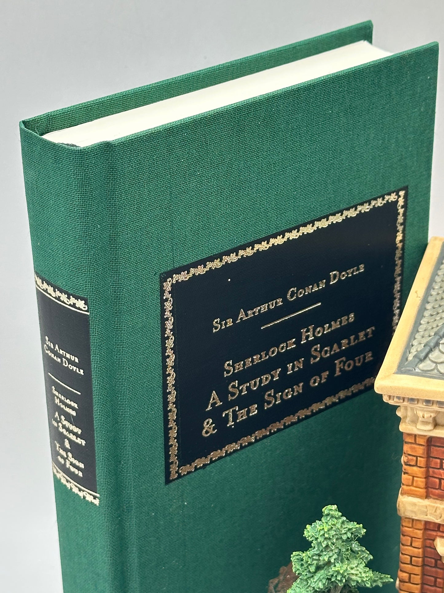 Department 56 - Sherlock Holmes - 221B Baker Street - Literary Classics