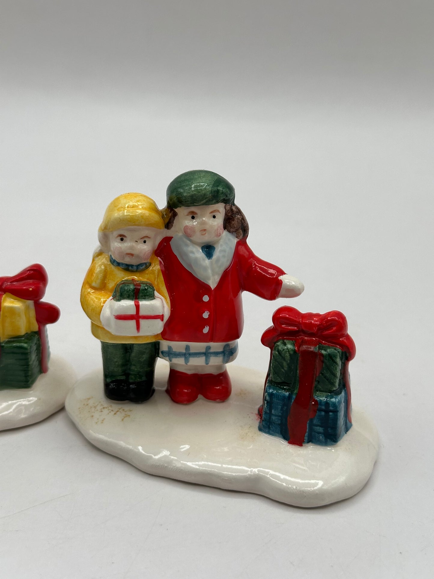 Department 56 - Shopping Girls With Packages - Original Snow Village