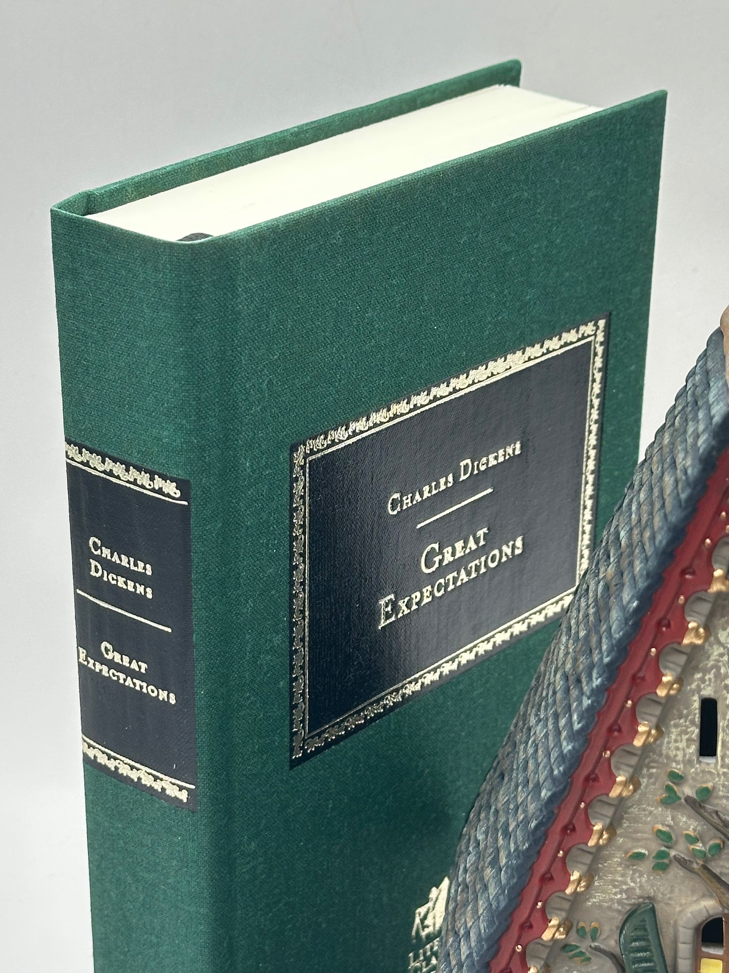 Department 56 - Great Expectations - Satis Manor - Literary Classics