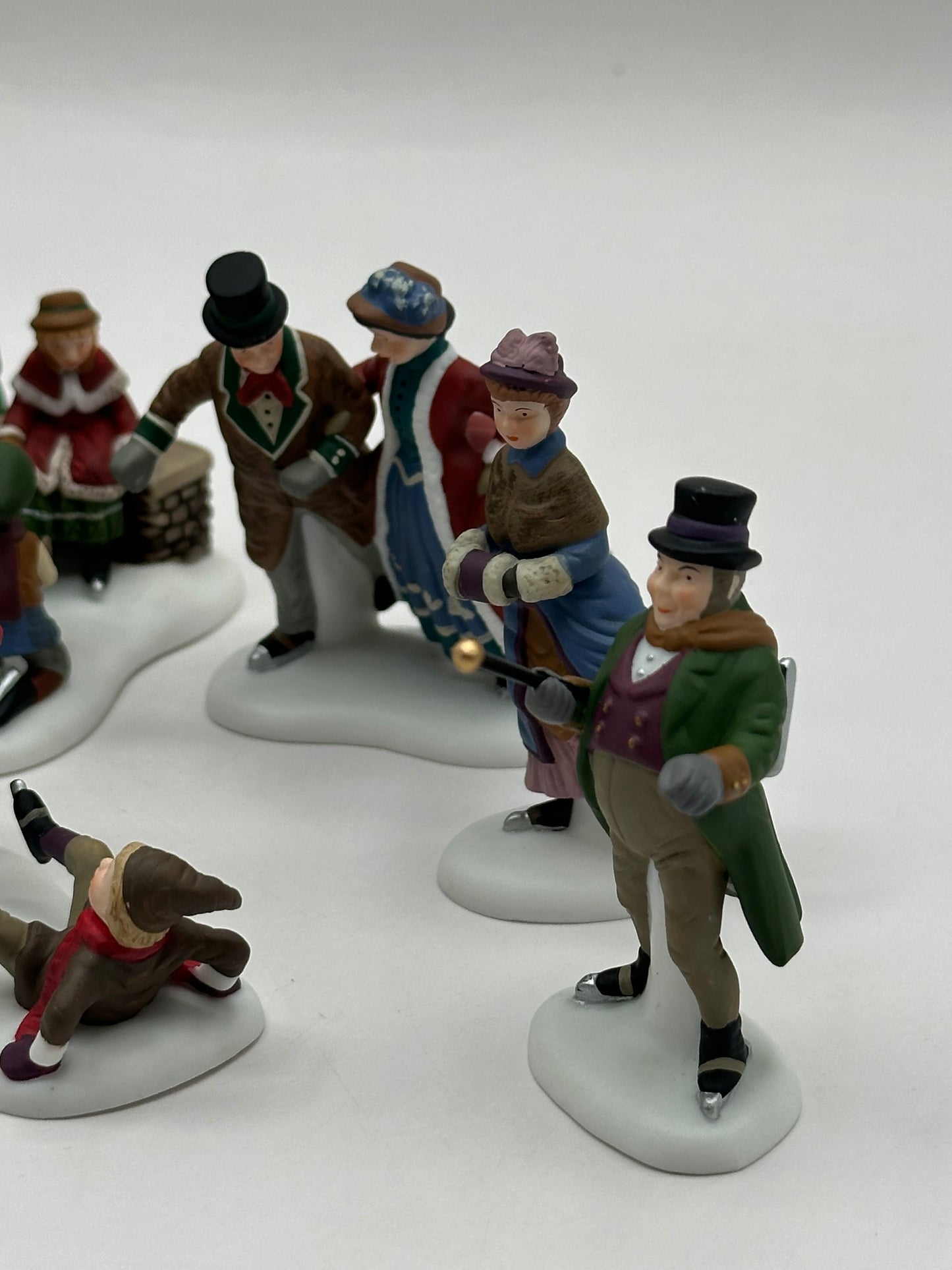 Department 56 - Ashley Pond Skating Party - Dickens' Village