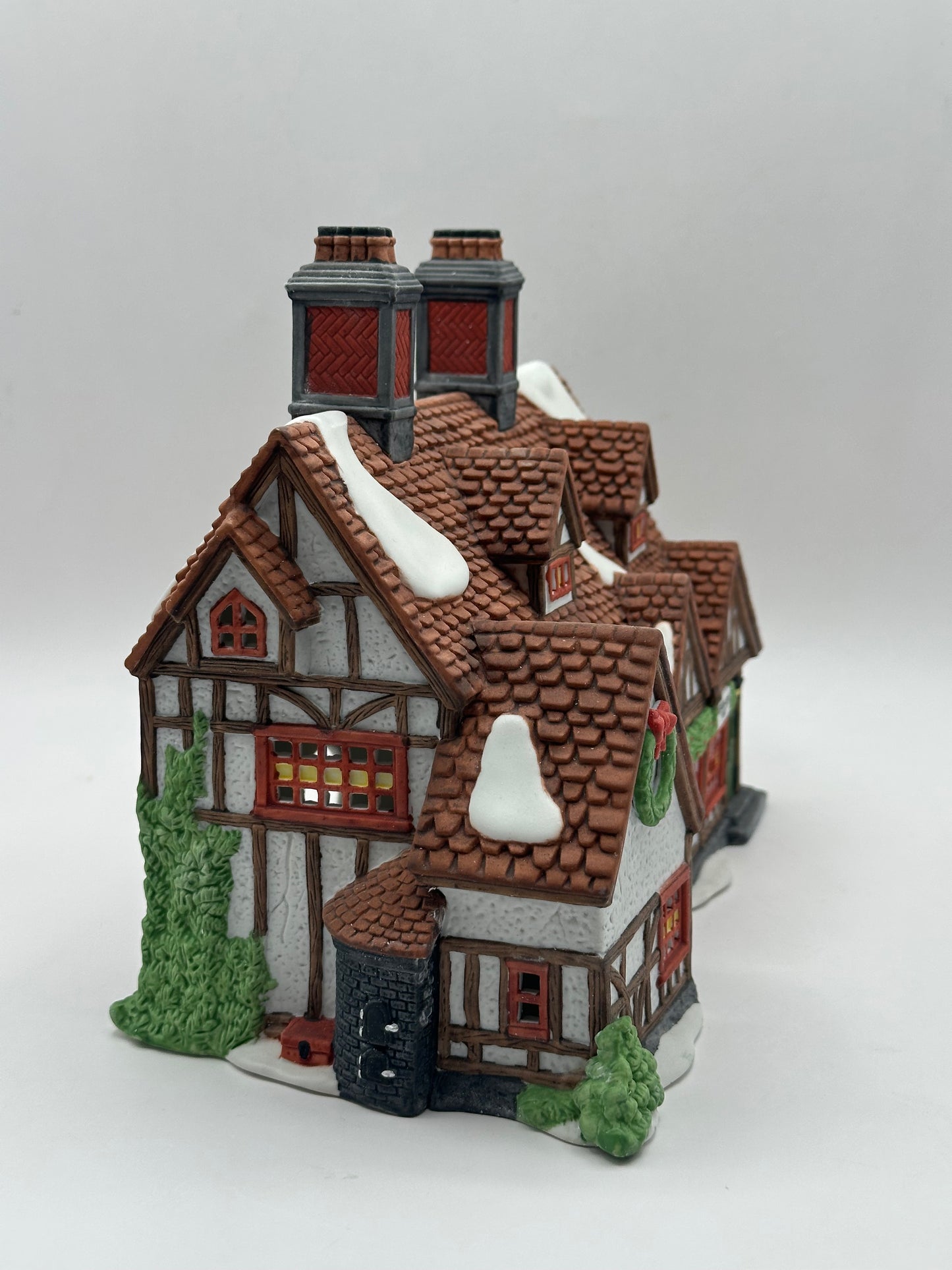 Department 56 - Ashbury Inn - Dickens’ Village