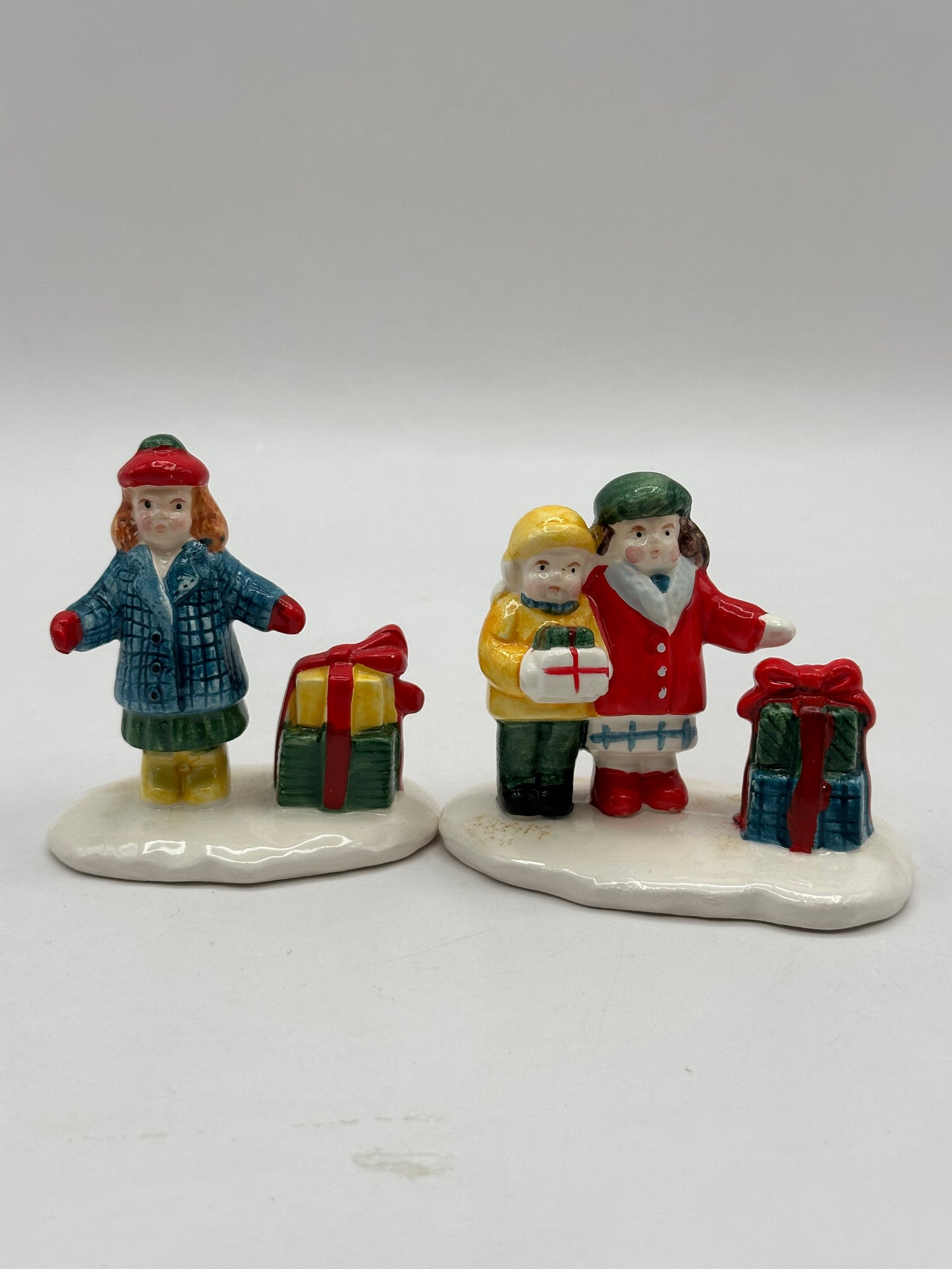 Department 56 - Shopping Girls With Packages - Original Snow Village