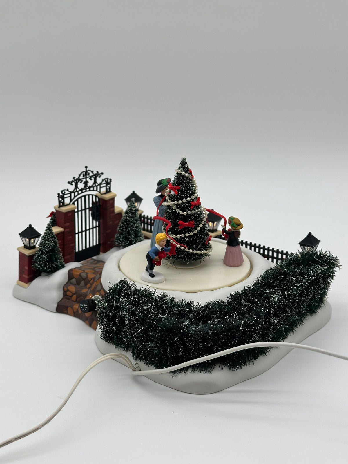 Department 56 - Victorian Christmas Scene - Dickens' Village