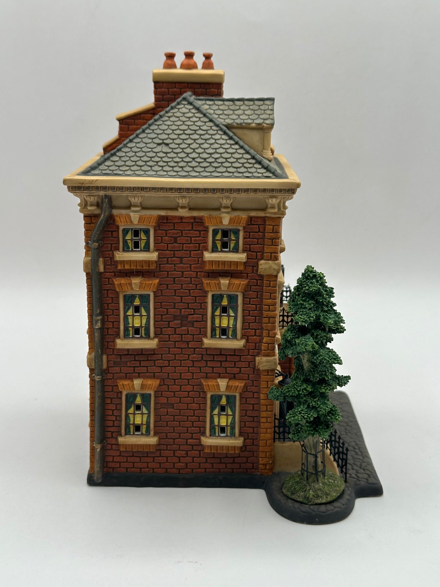 Department 56 - Sherlock Holmes - 221B Baker Street - Literary Classics