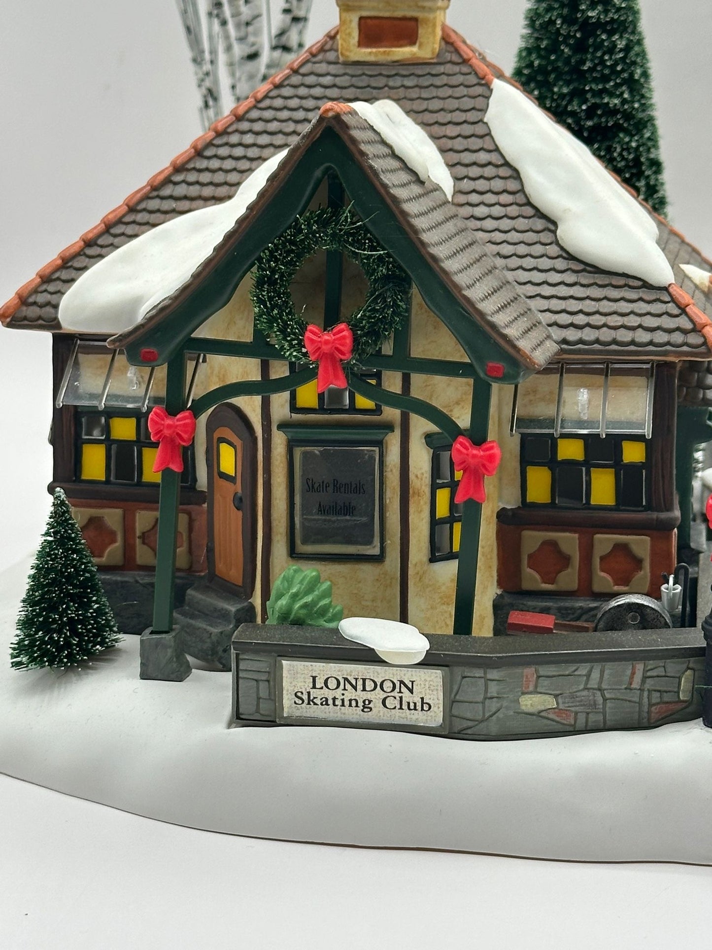 Department 56 - London Skating Club - Dickens' Village