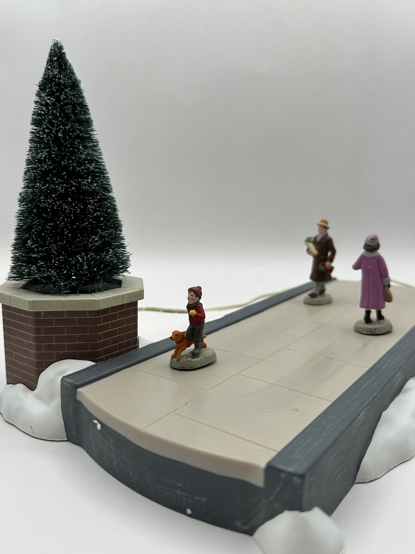 Department 56 - Meeting Smile After Smile - Village Accessories