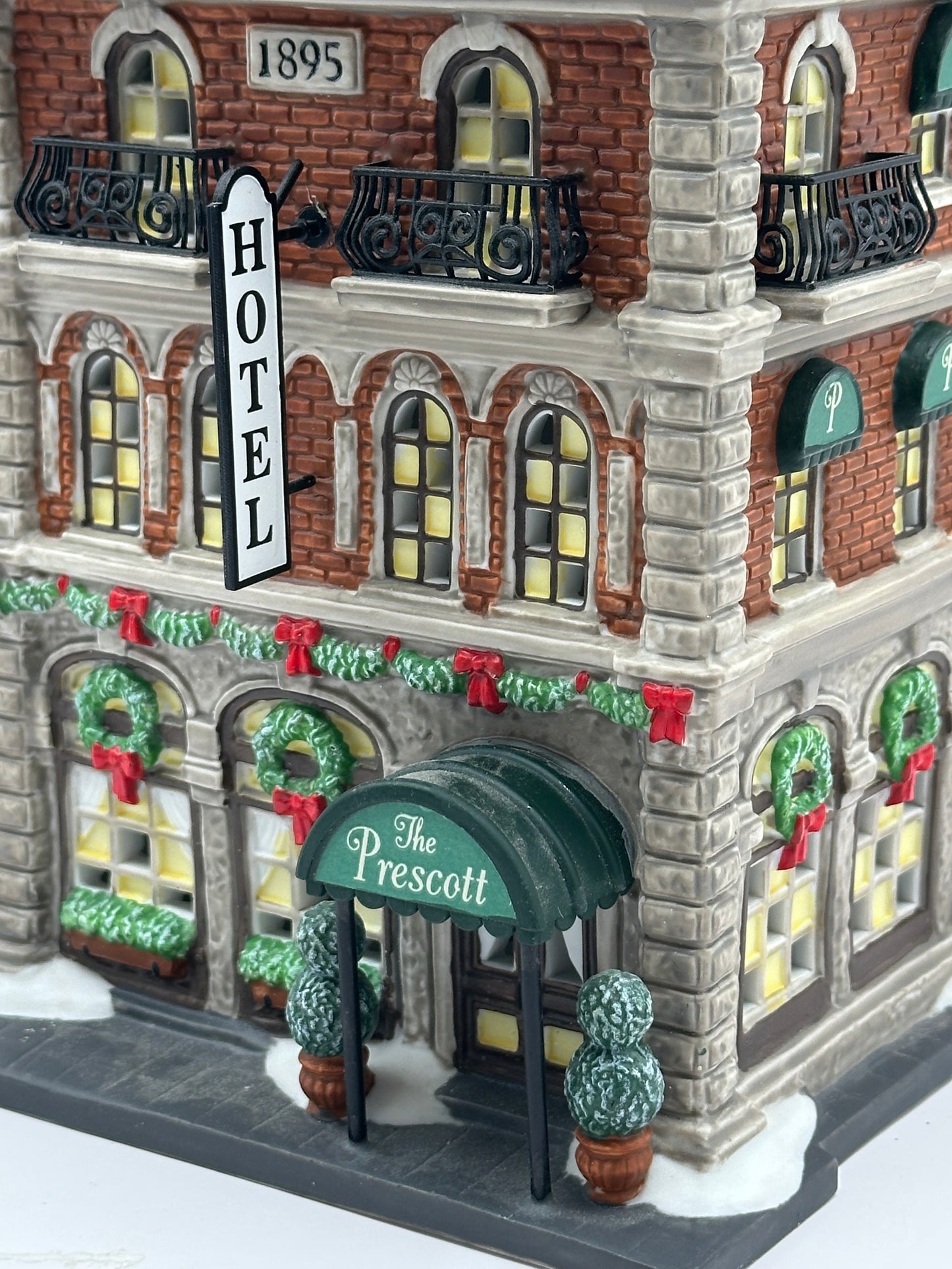 Department 56 - The Prescott Hotel - Christmas in the City