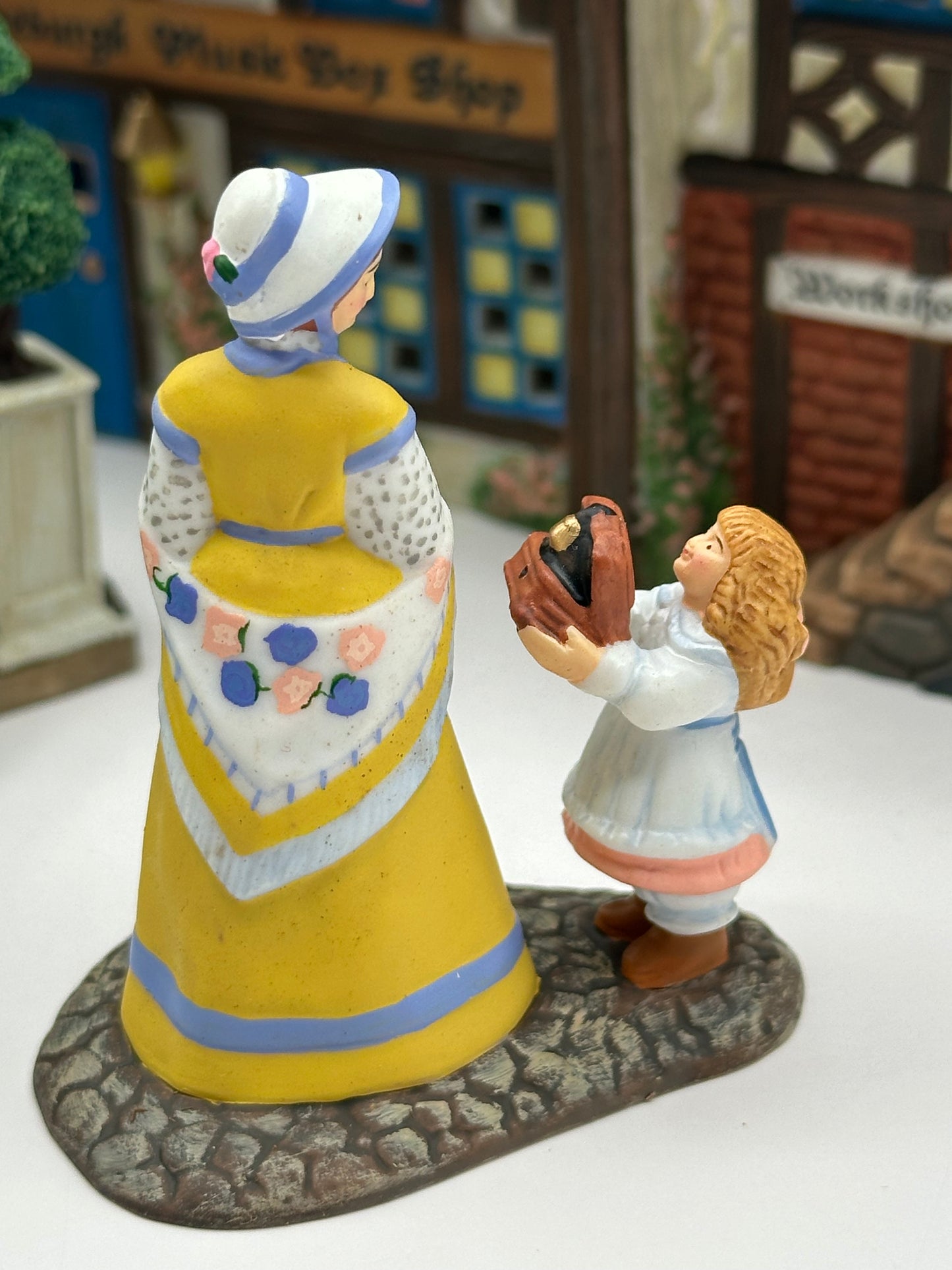 Dept 56 Dickens’ Village Aldeburgh Music Box Gift Shop