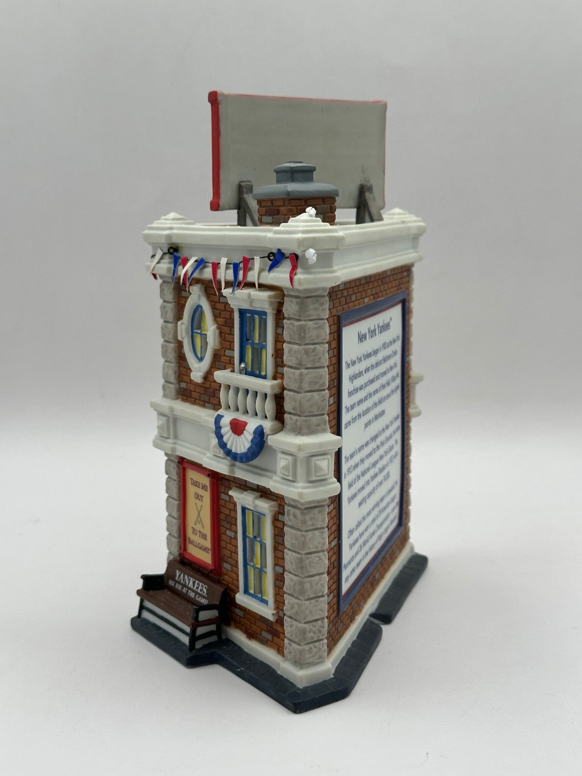 Department 56 - New York Yankees Souvenir Shop - Christmas in the City