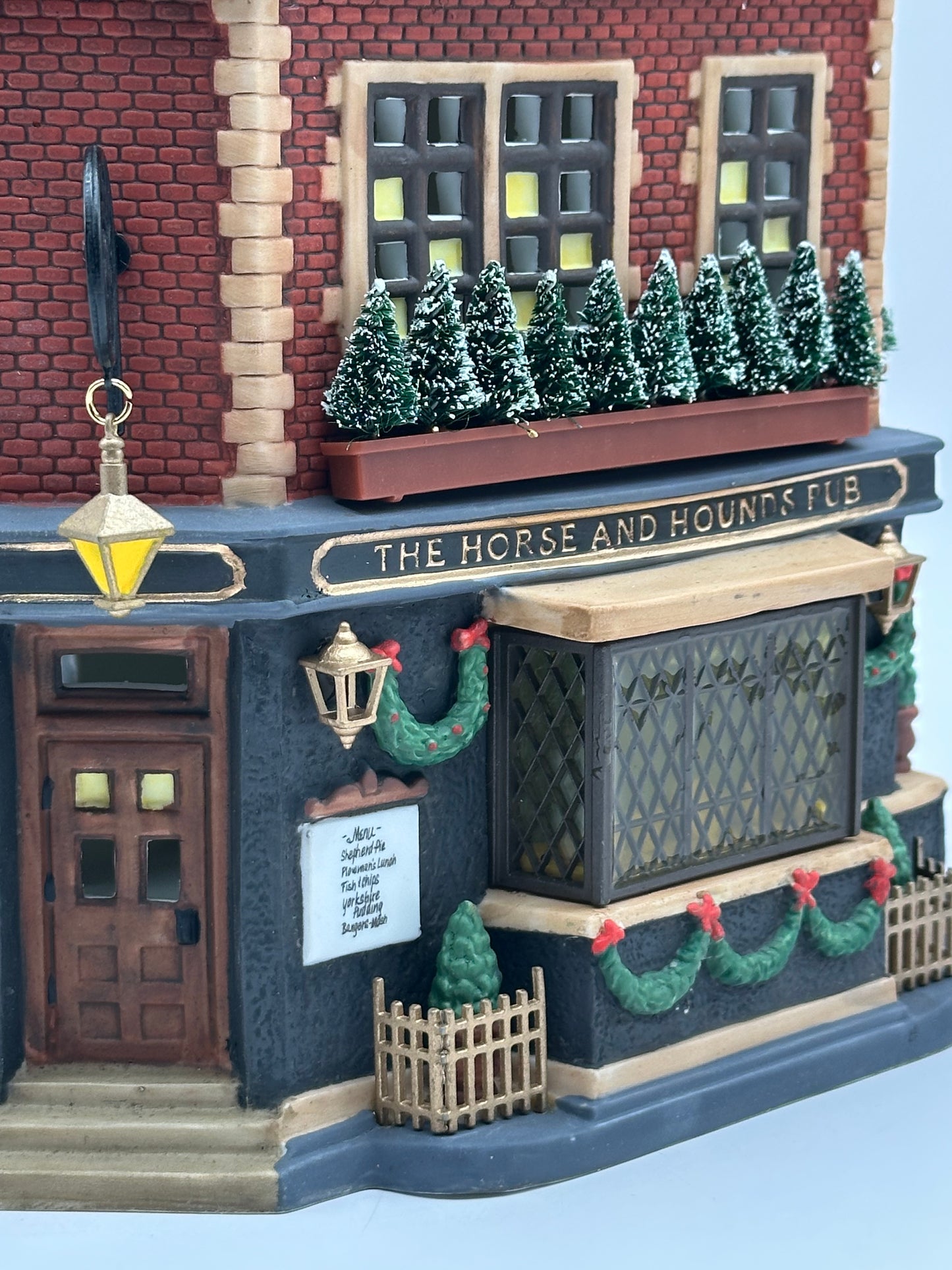 Department 56 - The Horse and Hound Pub - Dickens' Village