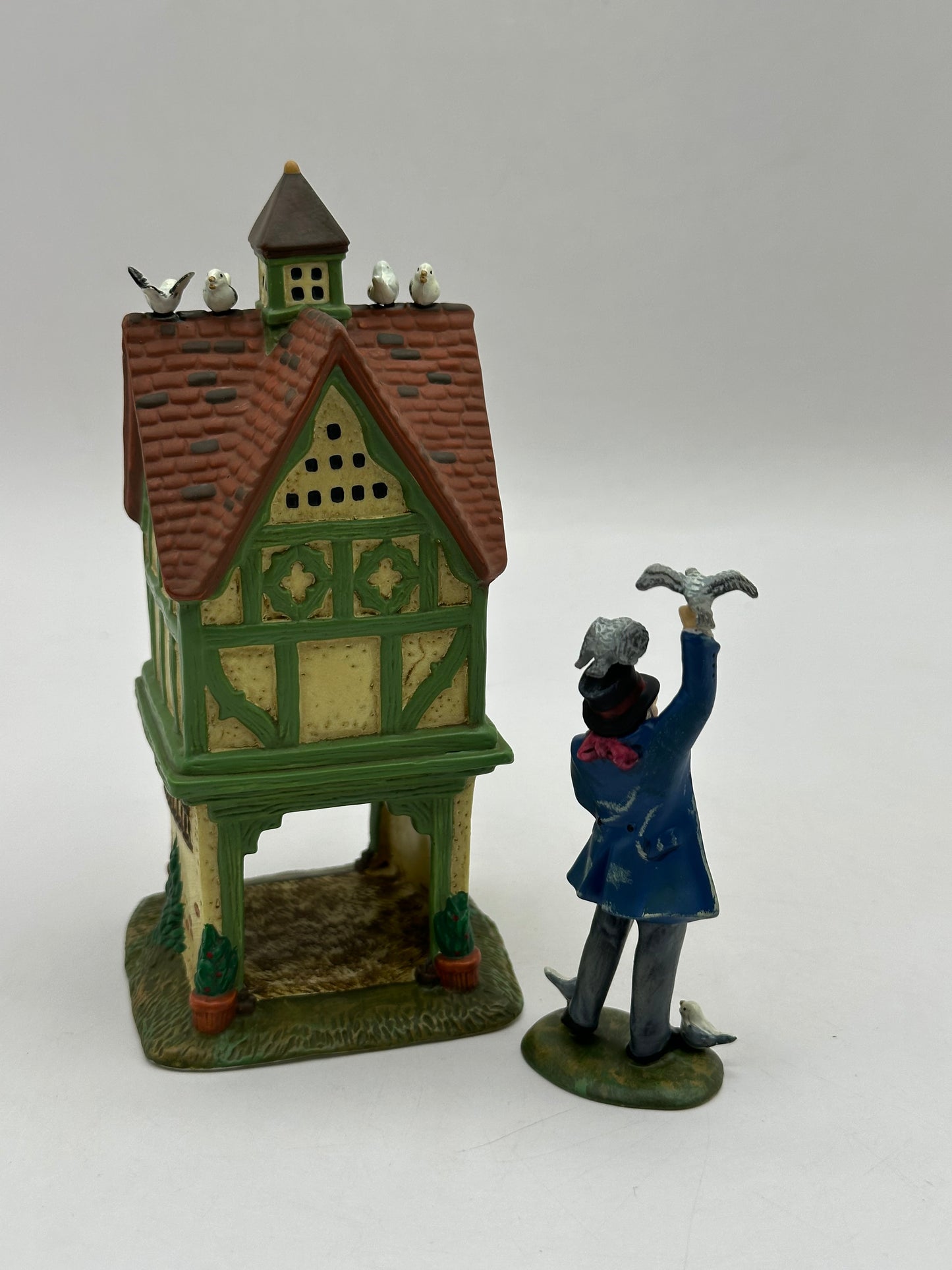 Department 56 - Hedgerow Dovecote - Dickens' Village
