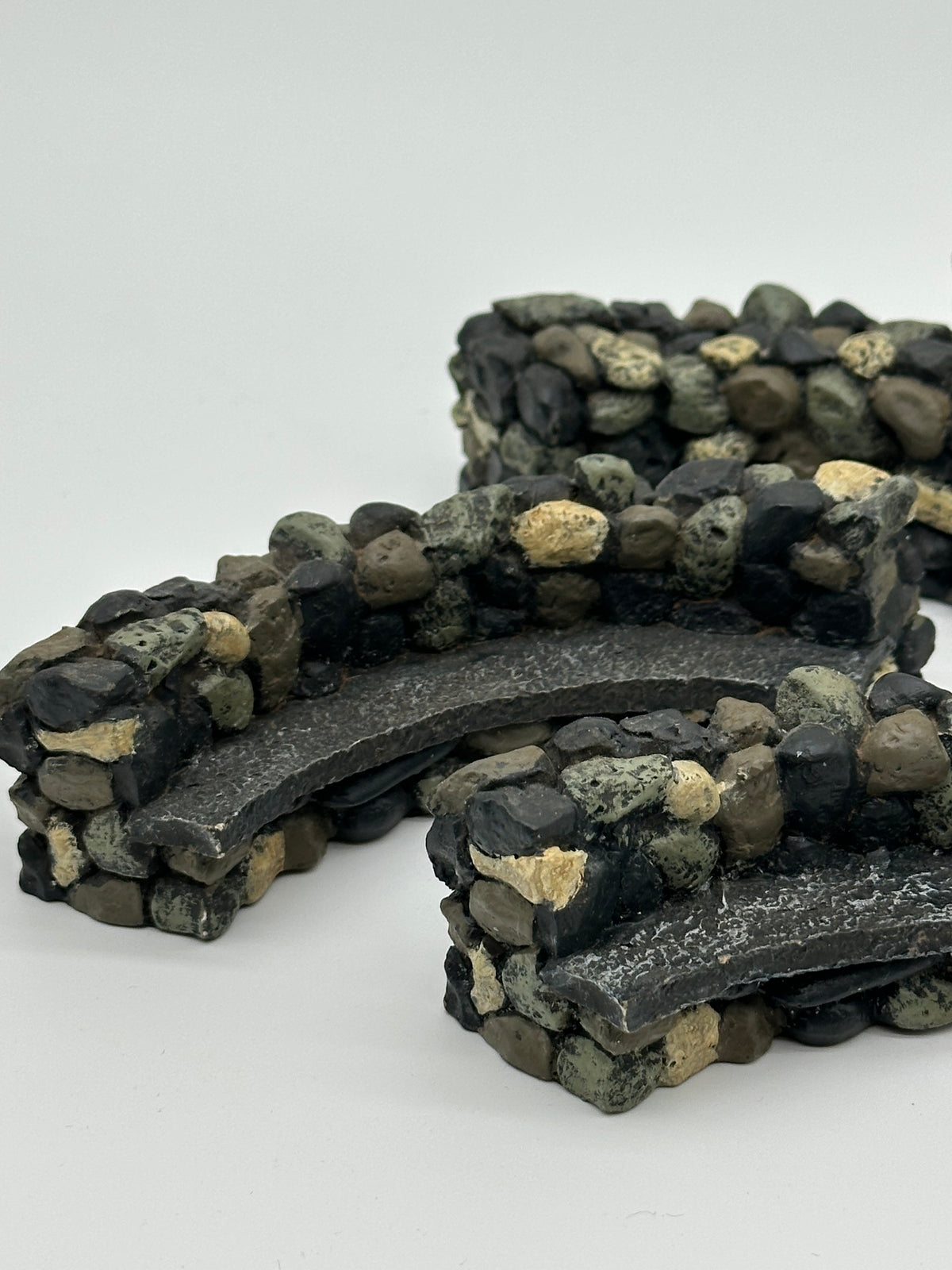 Department 56 - Fieldstone Curved Wall/Bench - Village Accessories