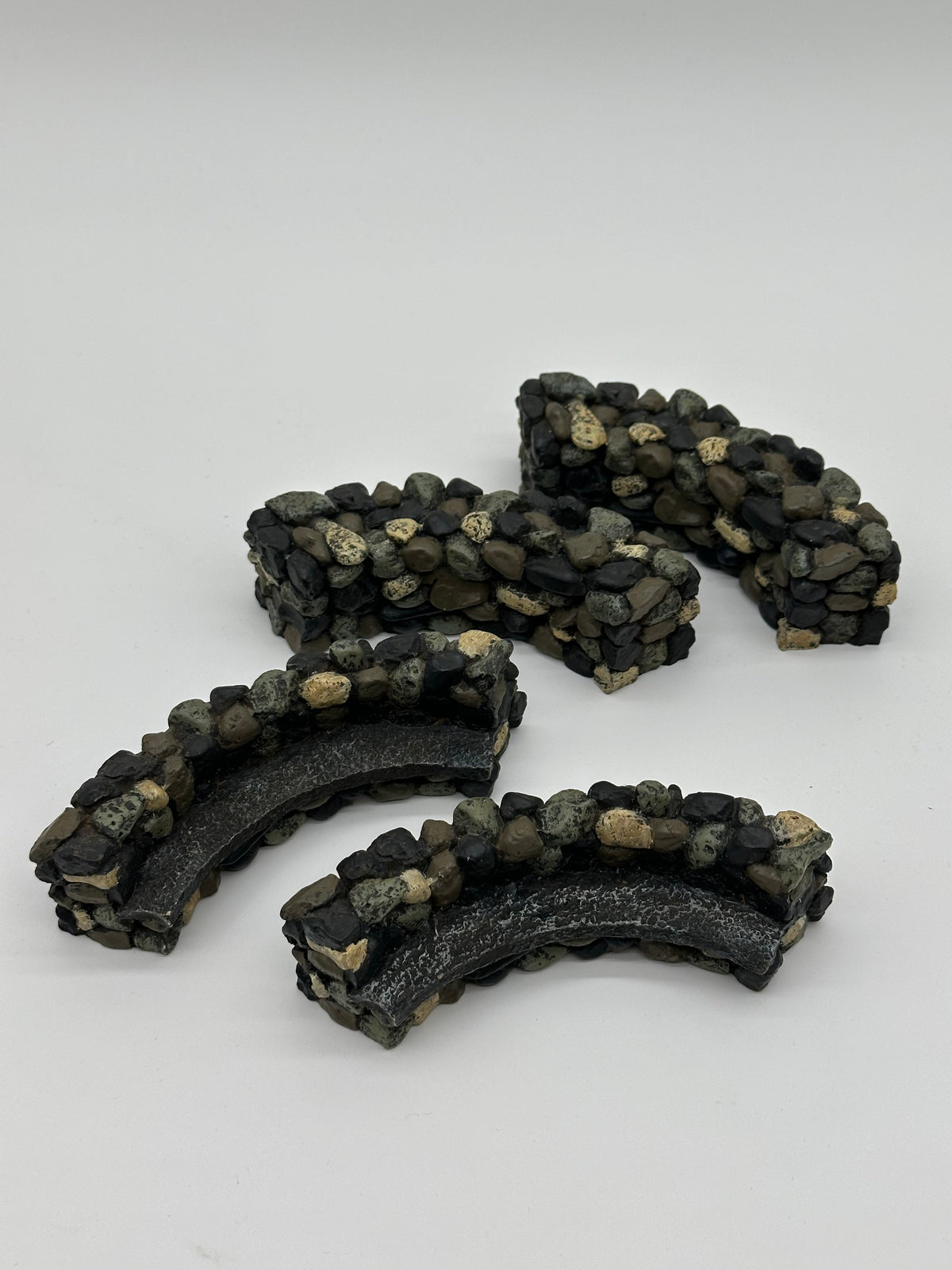 Department 56 - Fieldstone Curved Wall/Bench - Village Accessories