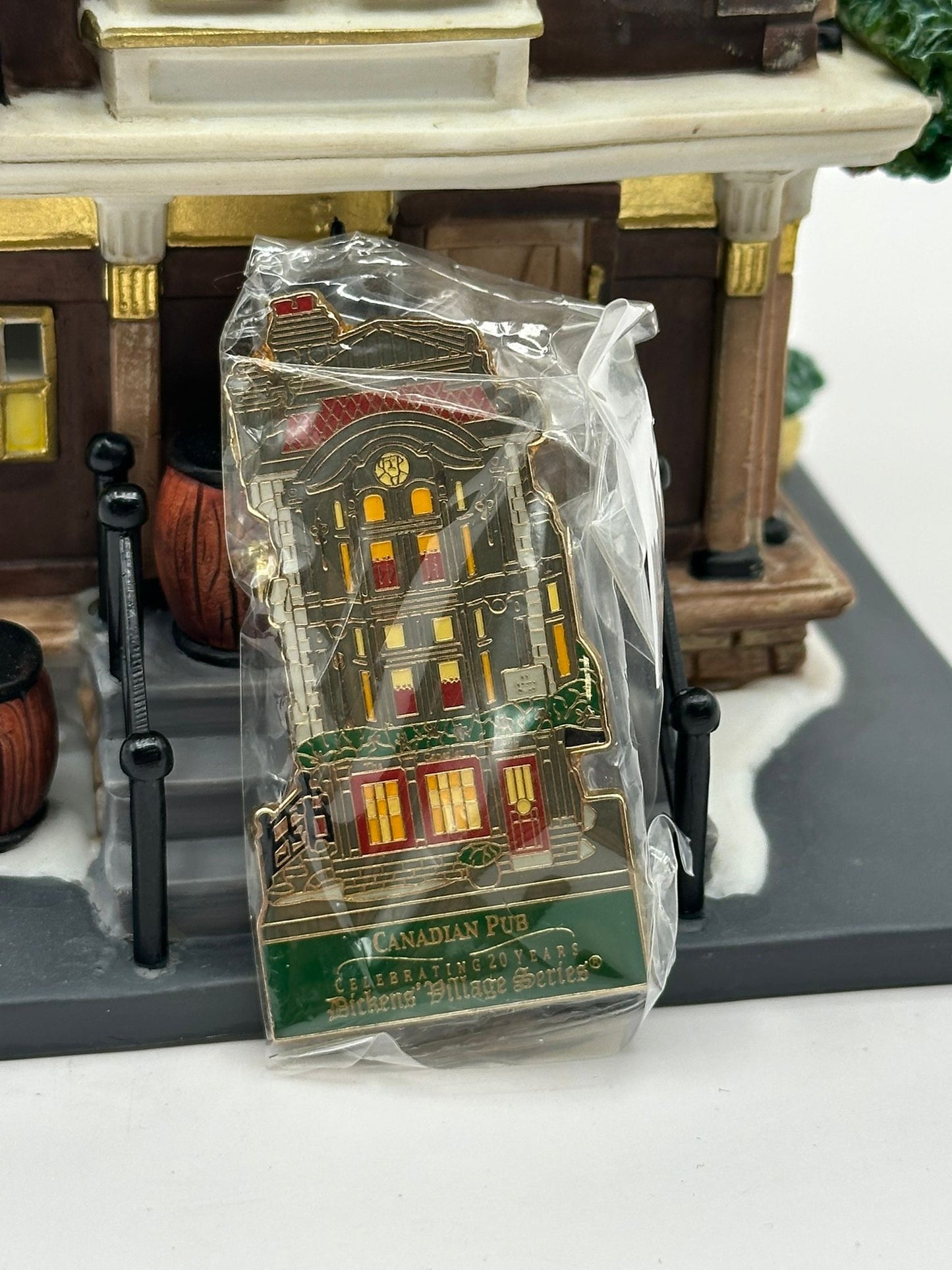 Department 56 - Canadian Pub - Dickens' Village