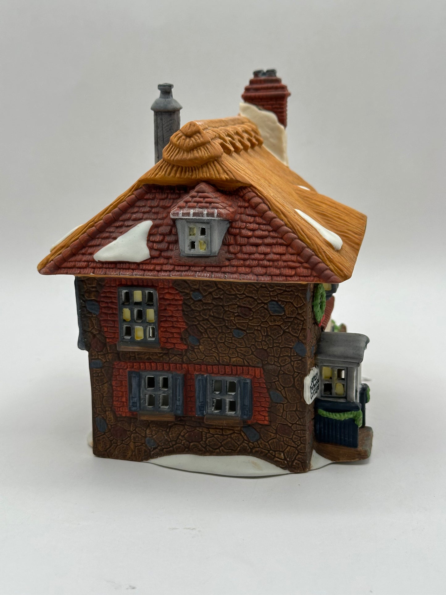 Department 56 - Betsy Trotwood's Cottage - Dickens' Village