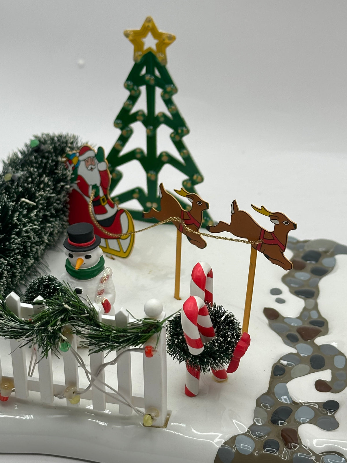Department 56 - Festive Front Yard - Original Snow Village