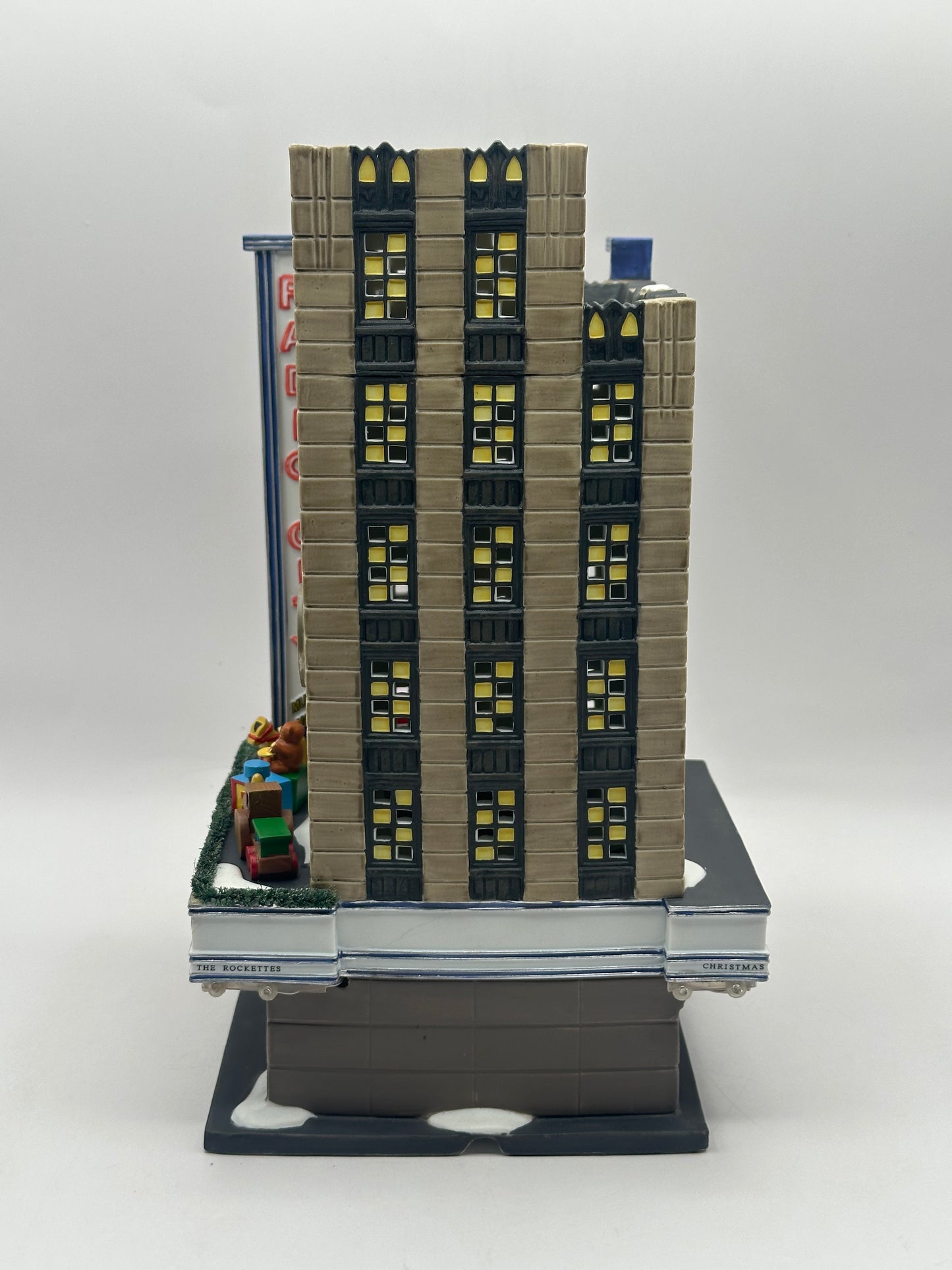 Department 56 - Radio City Music Hall with Radio City Rockettes - Christmas in the City